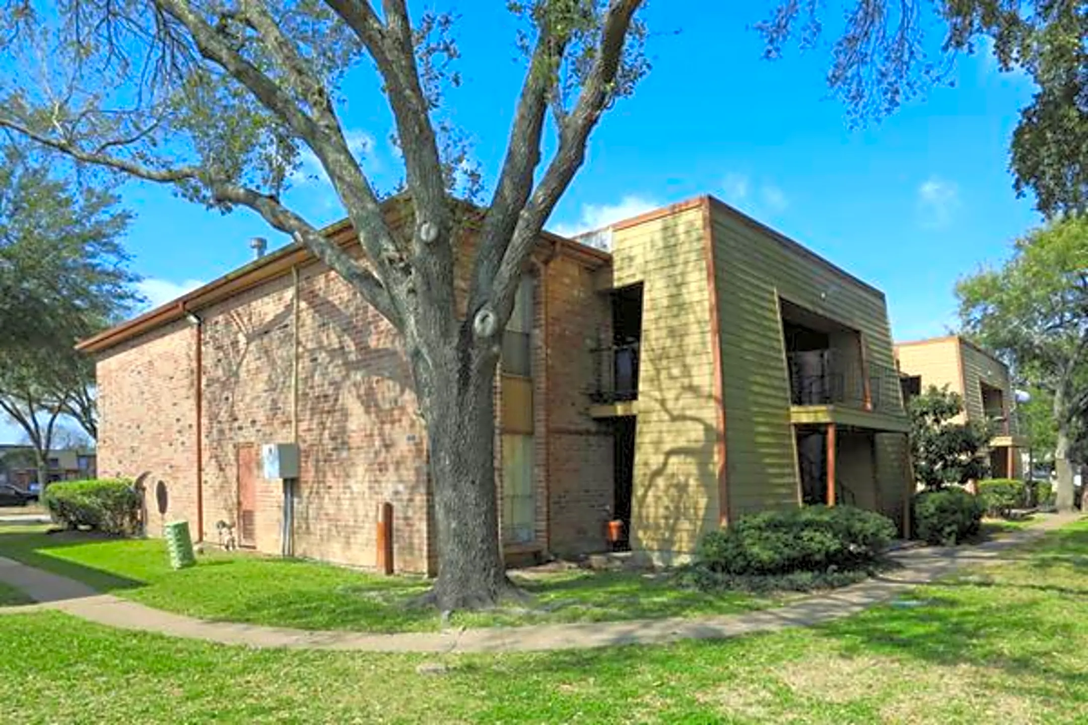 Arlington Place 116 E Edgebrook Dr Houston, TX Apartments for Rent