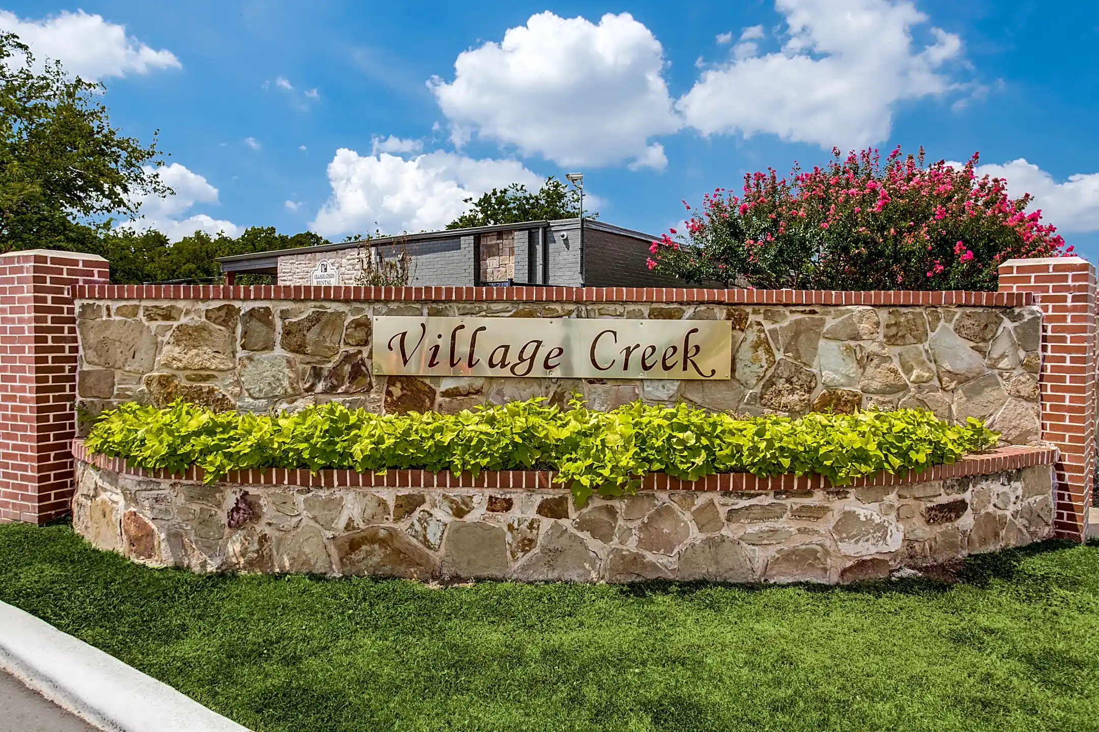 Village Creek Townhomes Fort Worth, TX 76119