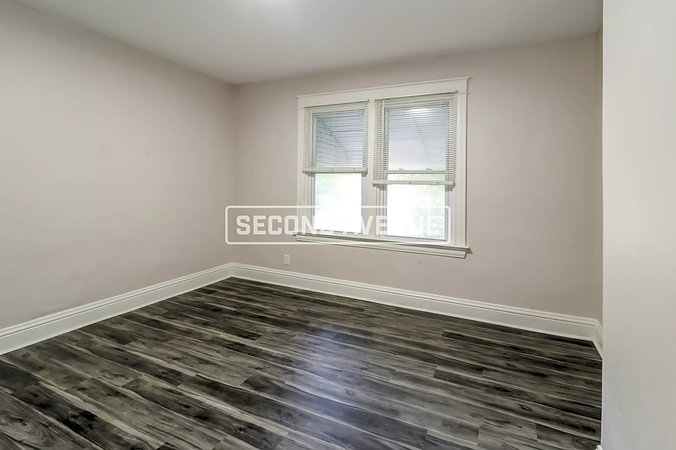 Living Room - 3350 Cavanaugh Ave - Cincinnati, OH