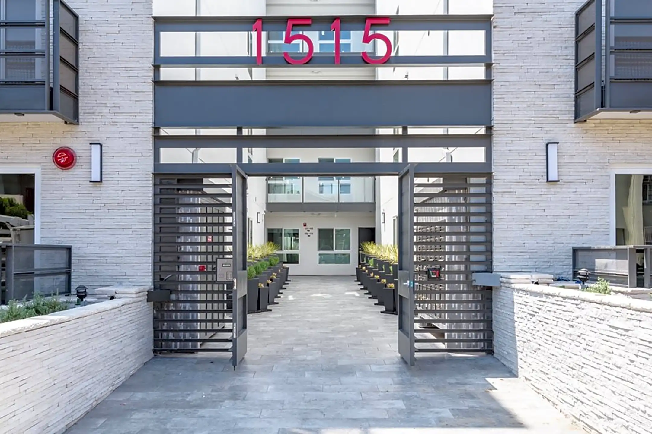 Colby at Ohio 1515 Colby Ave Los Angeles, CA Apartments for Rent