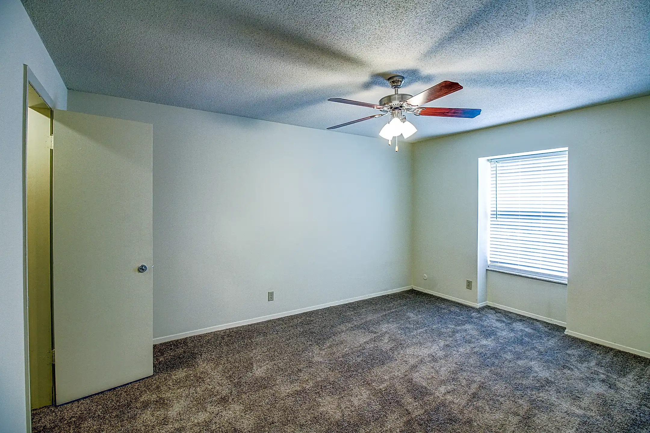 Louisburg Square Apartments & Townhomes Overland Park, KS 66212