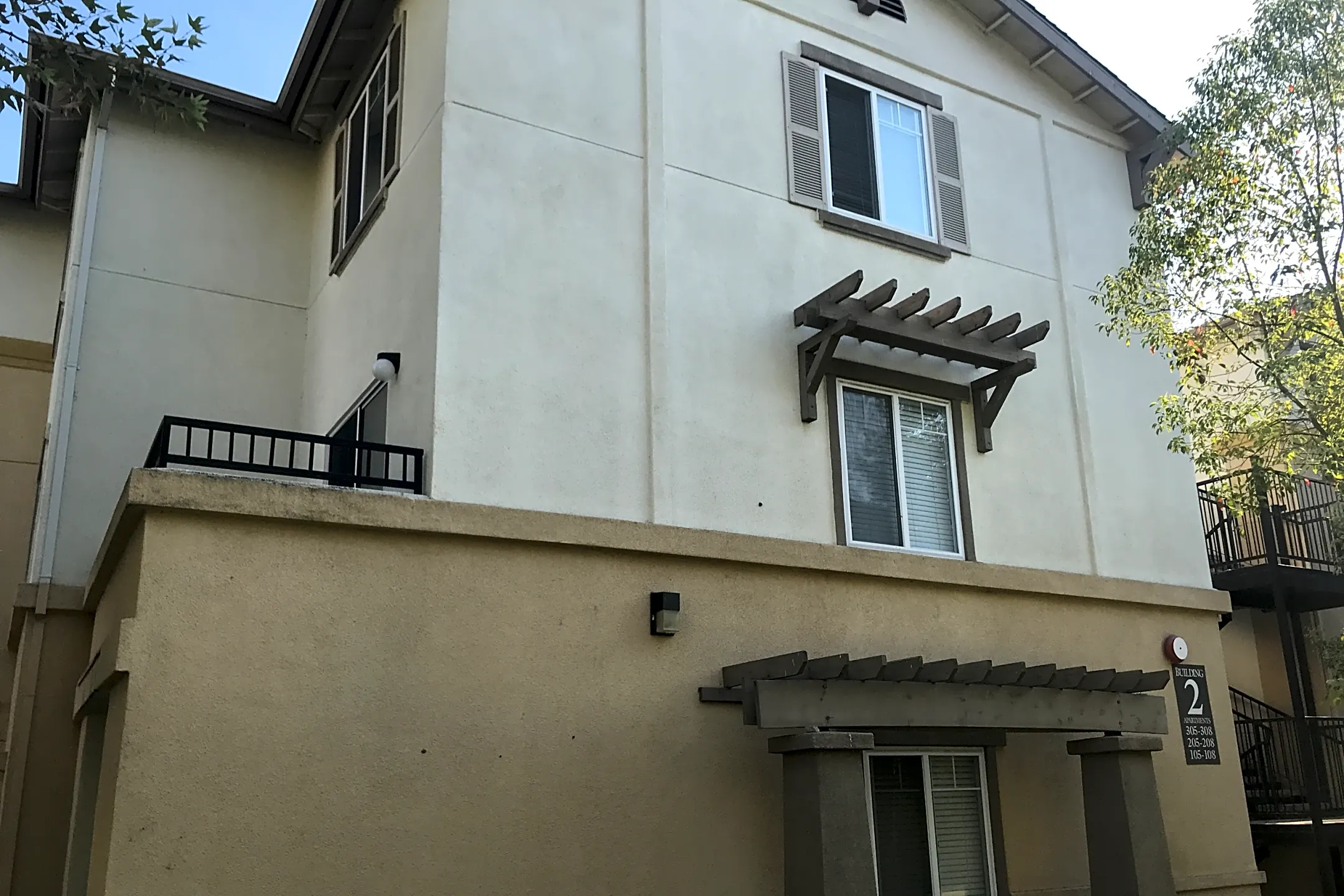 Crossings At Elk Grove Apartments