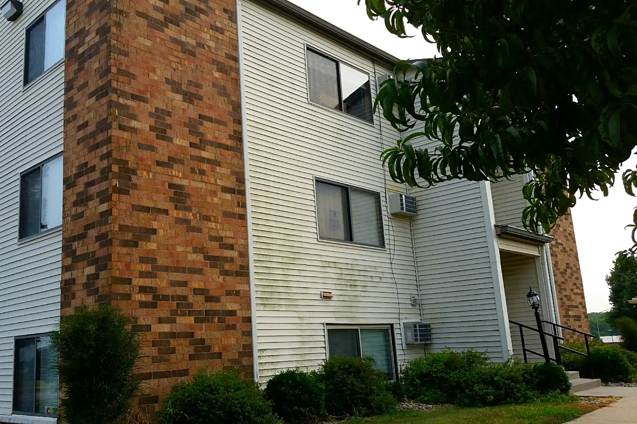 Indian Country Apartments 1305 E 1st Ave Indianola, IA Apartments