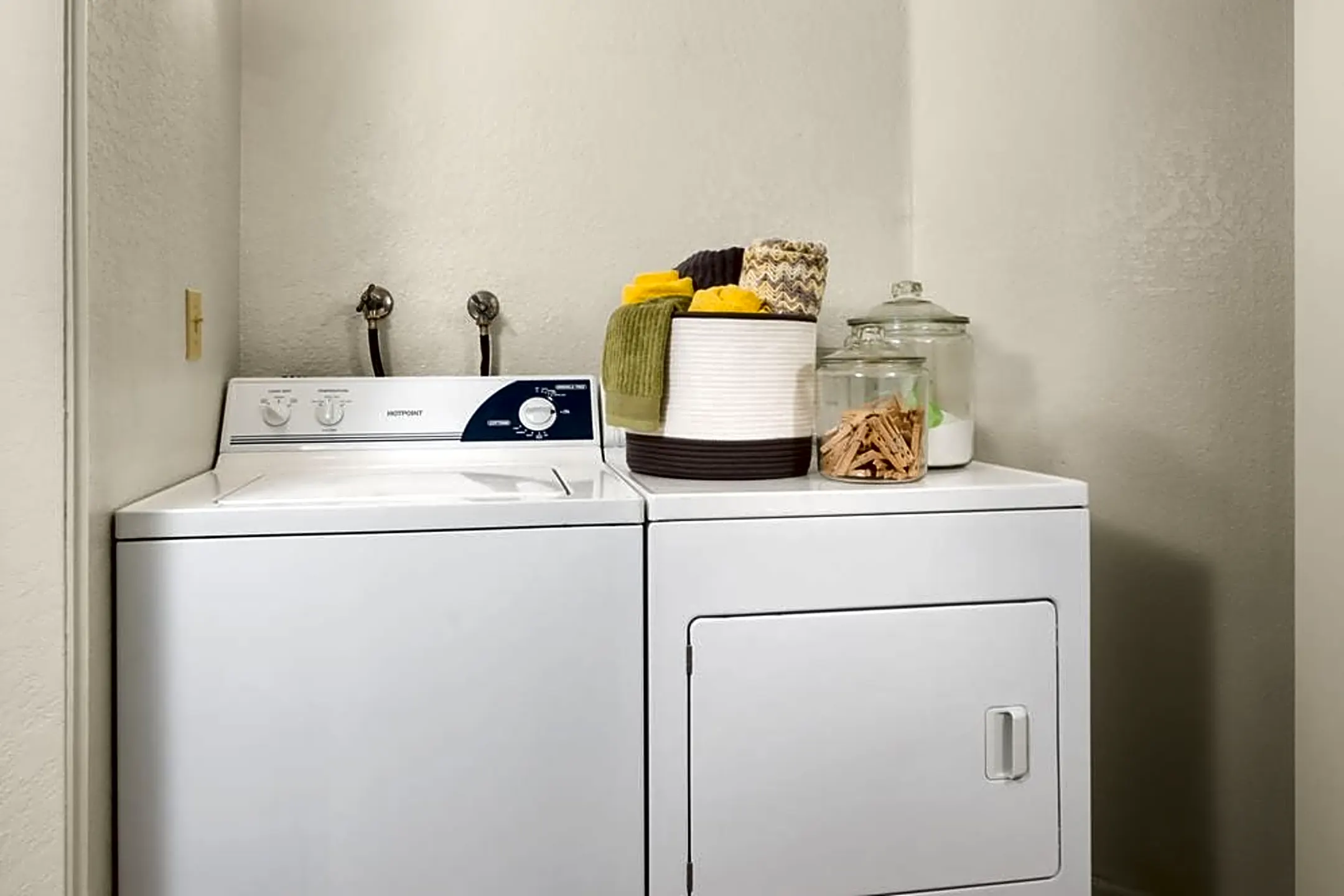 eaves Phillips Ranch 400 Appian Way Pomona, CA Apartments for Rent