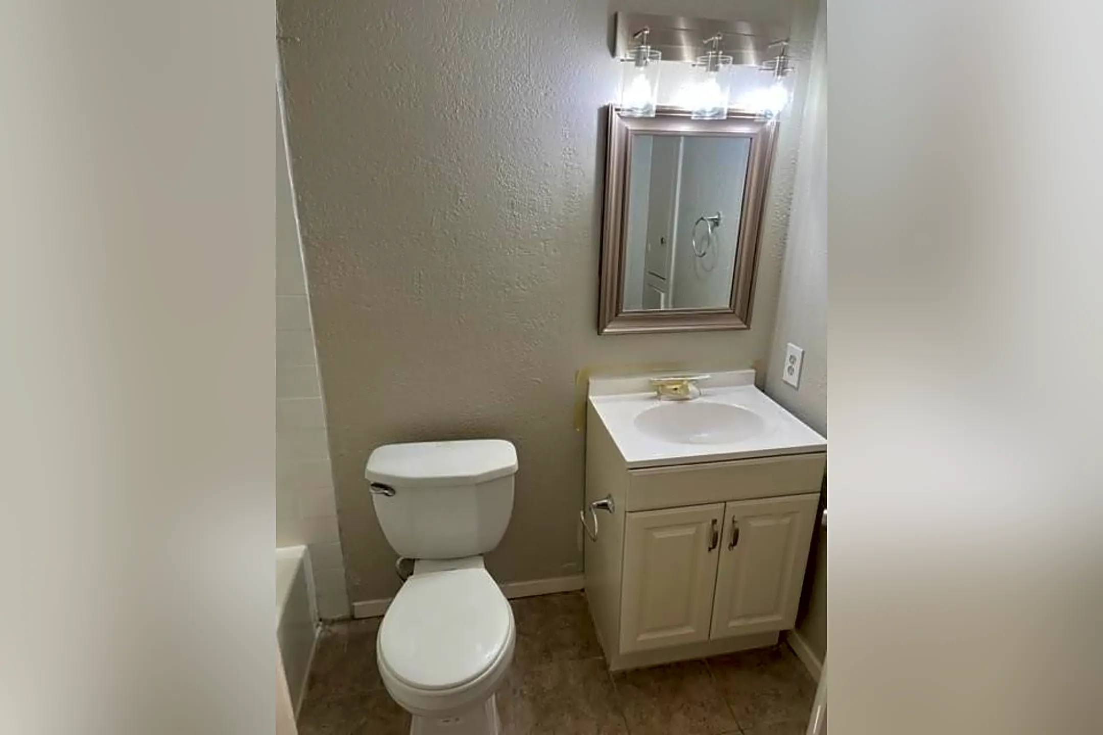 Bathroom - 4335 Cedar Springs Rd #102 - Dallas, TX