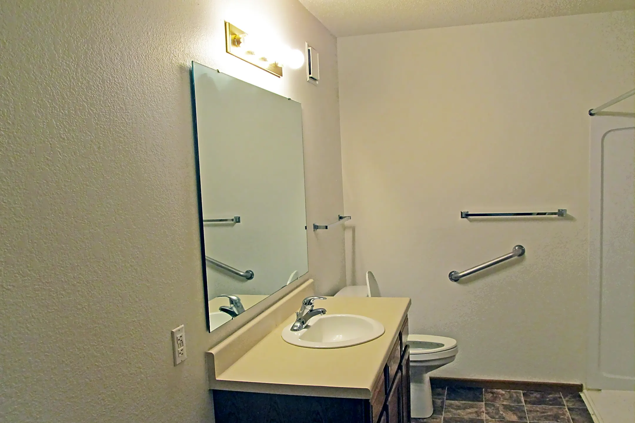 Bathroom - Rattenborg Townhomes - West Fargo, ND