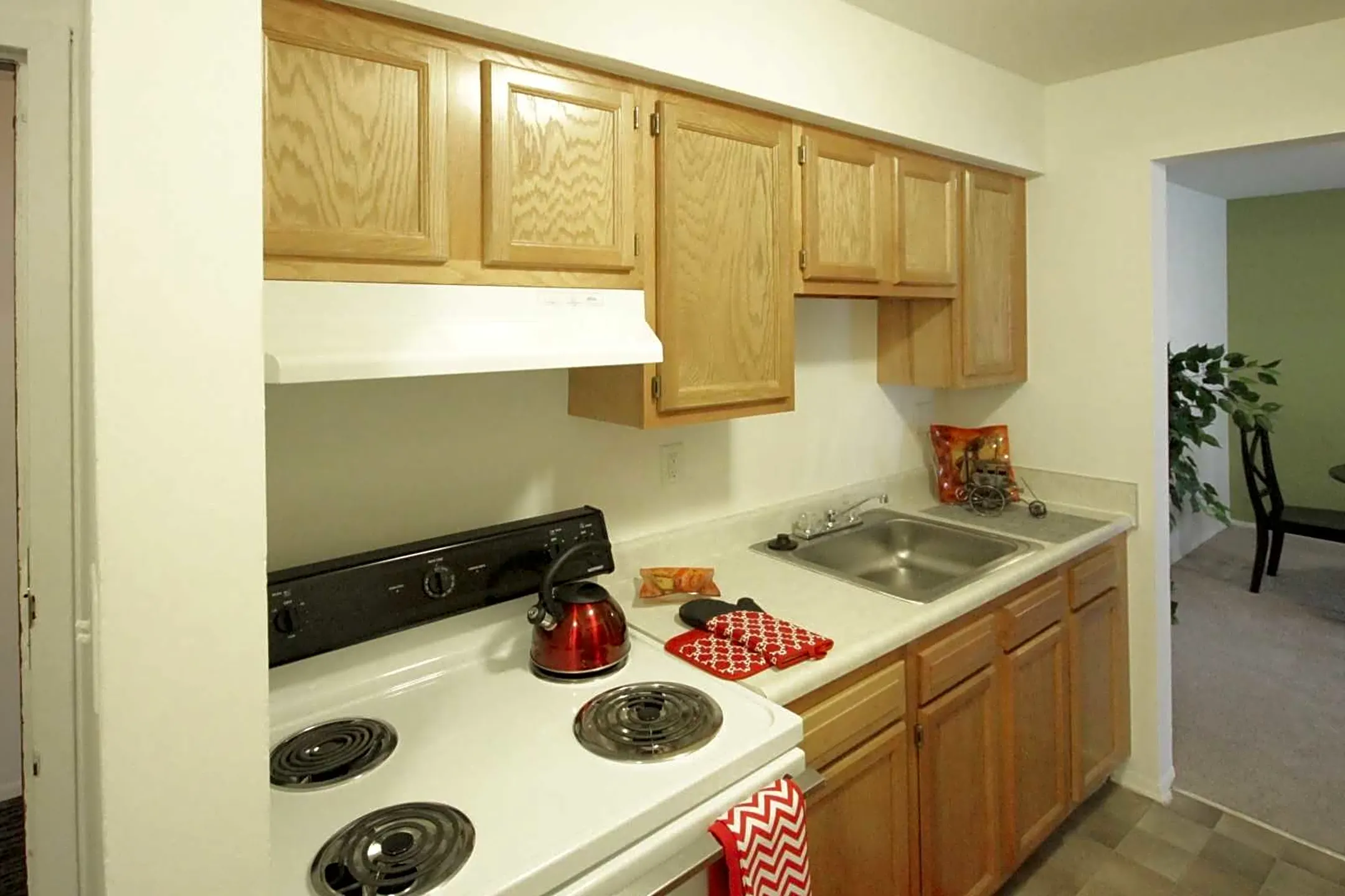 Edgewood park apartments 370 w hopkins ave pontiac mi for rent rent 