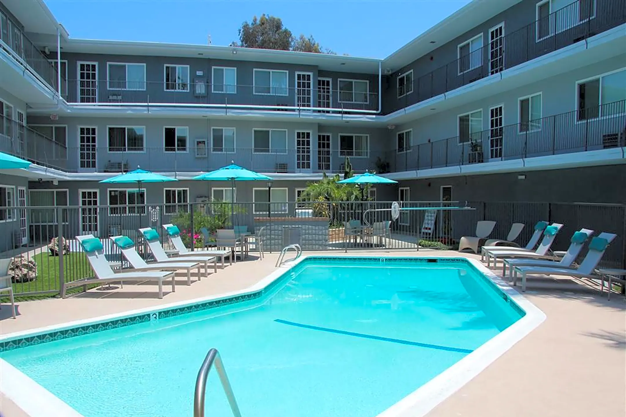 Mona Lisa Apartments 5132 San Gabriel Pl Pico Rivera, CA Apartments