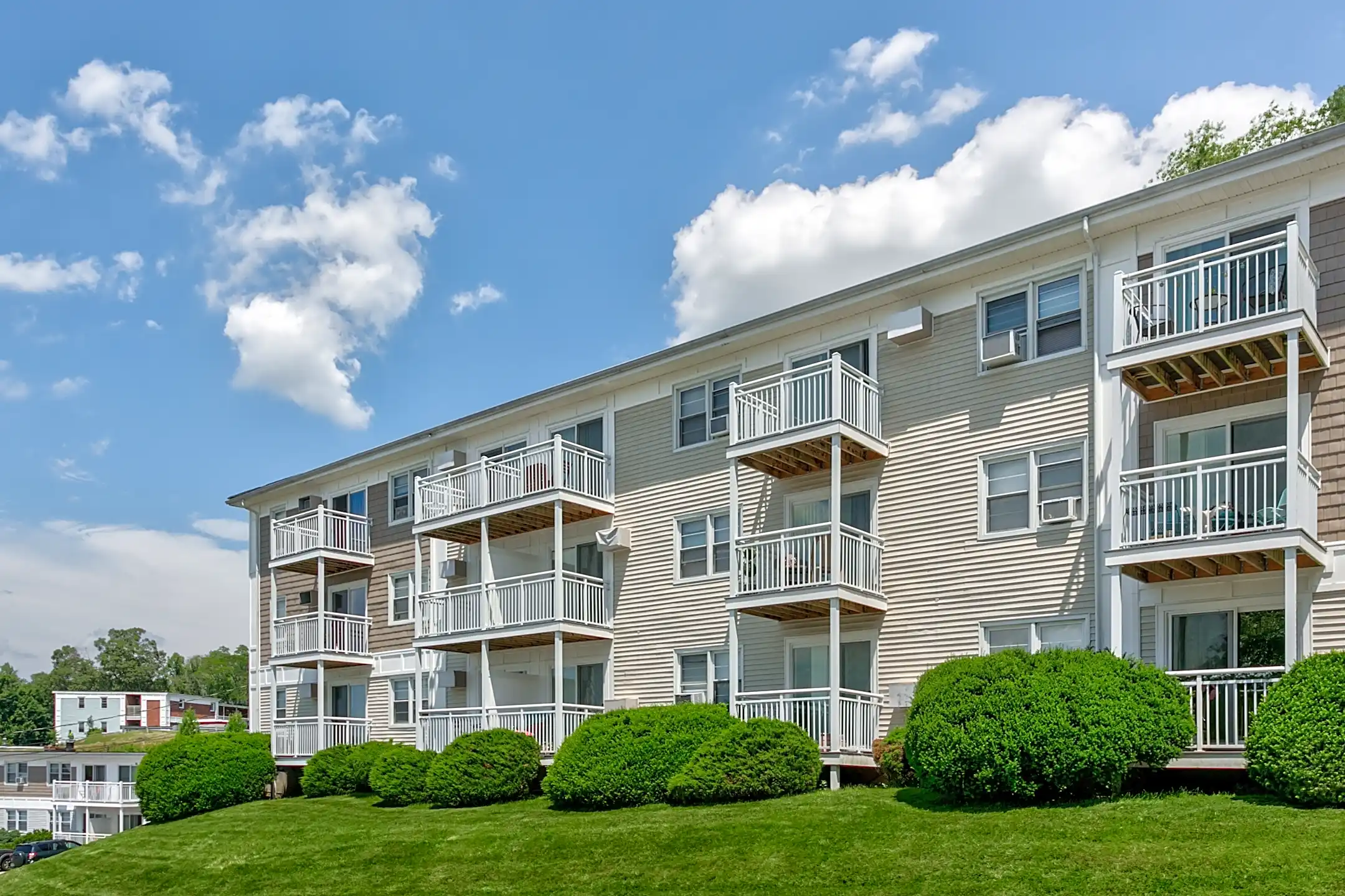 Building - Thamesview - Norwich, CT