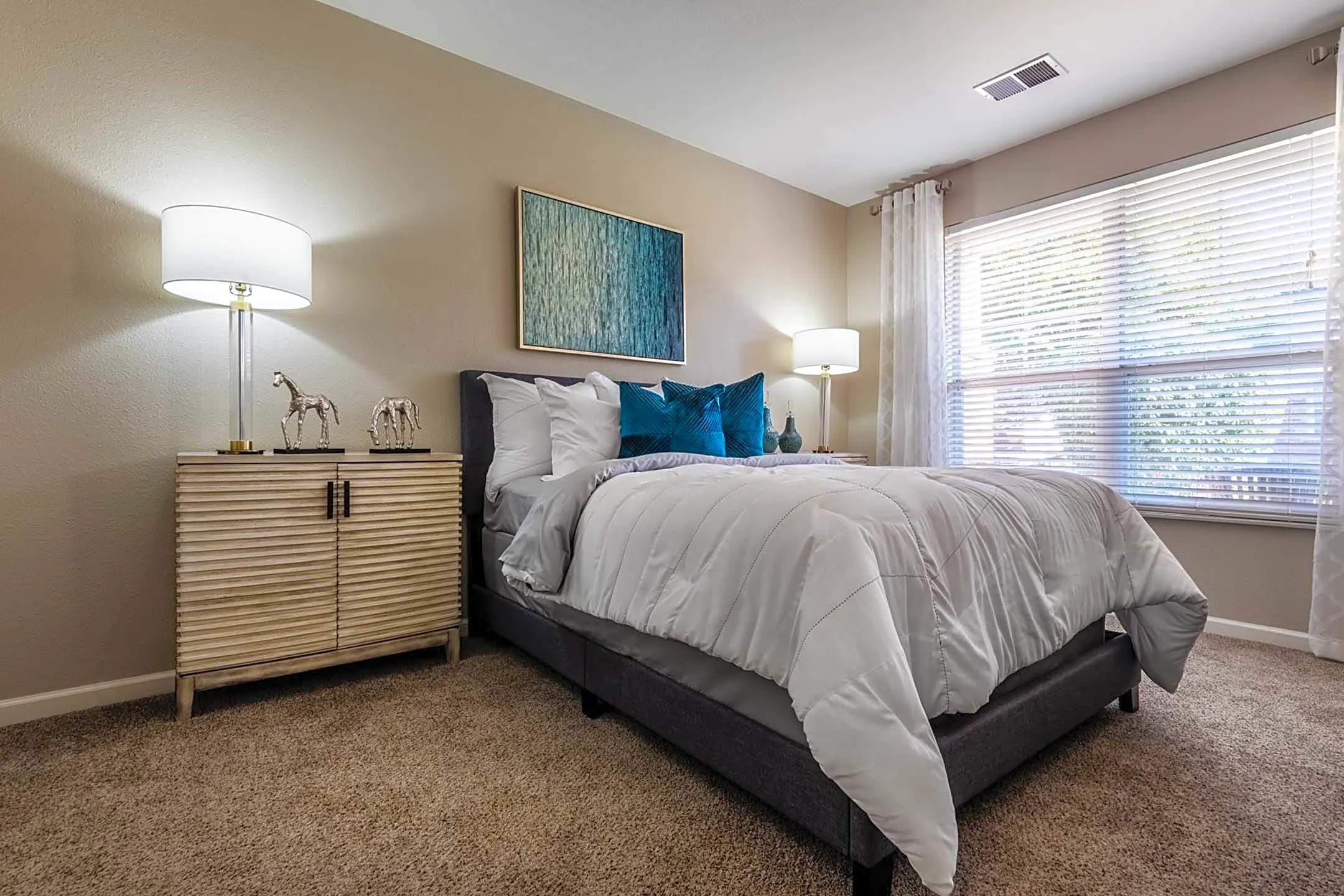 Bedroom - Windsor Townhomes and Apartments - Lakewood, CO