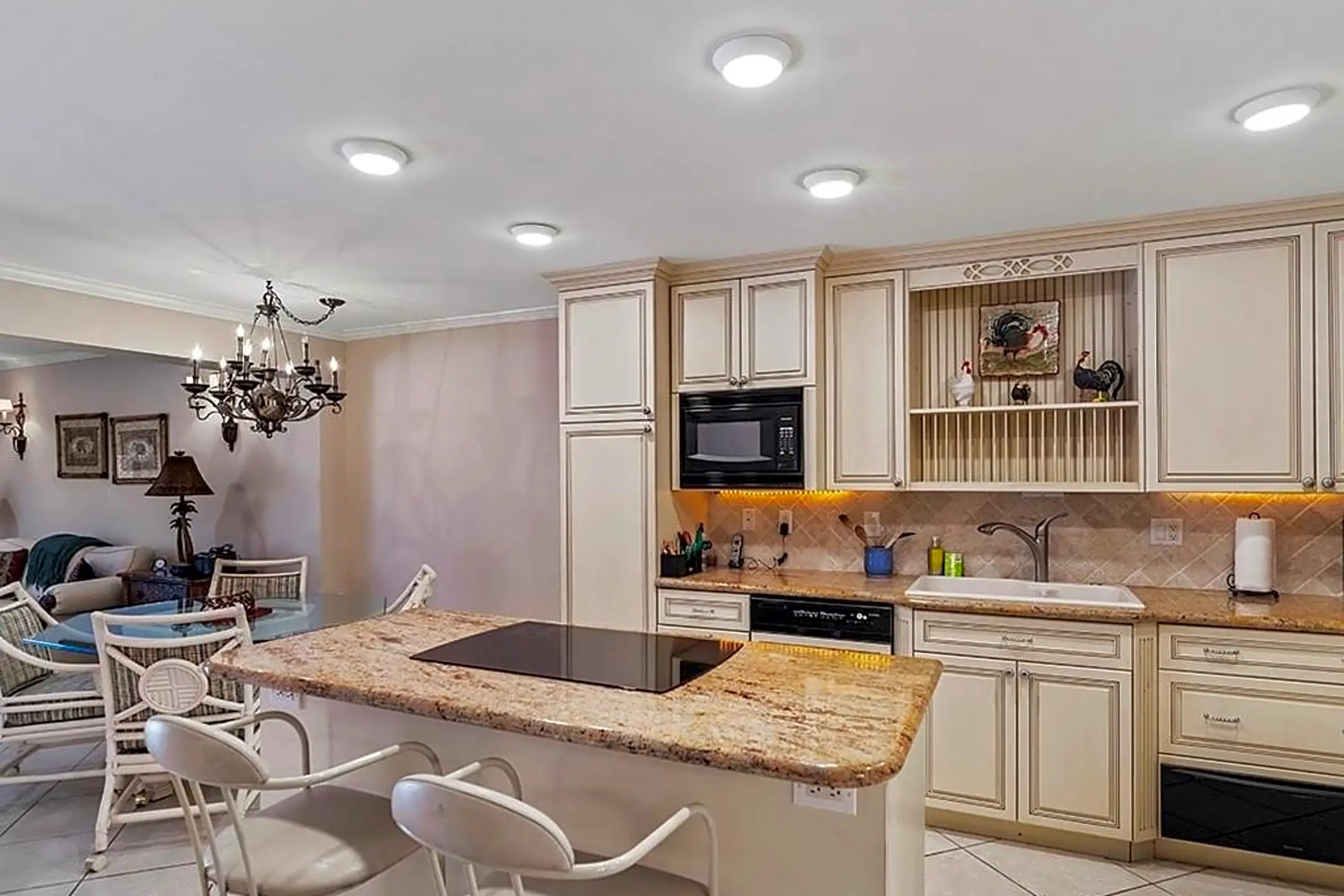 Kitchen - 2701 Ocean Dr #1A - Vero Beach, FL