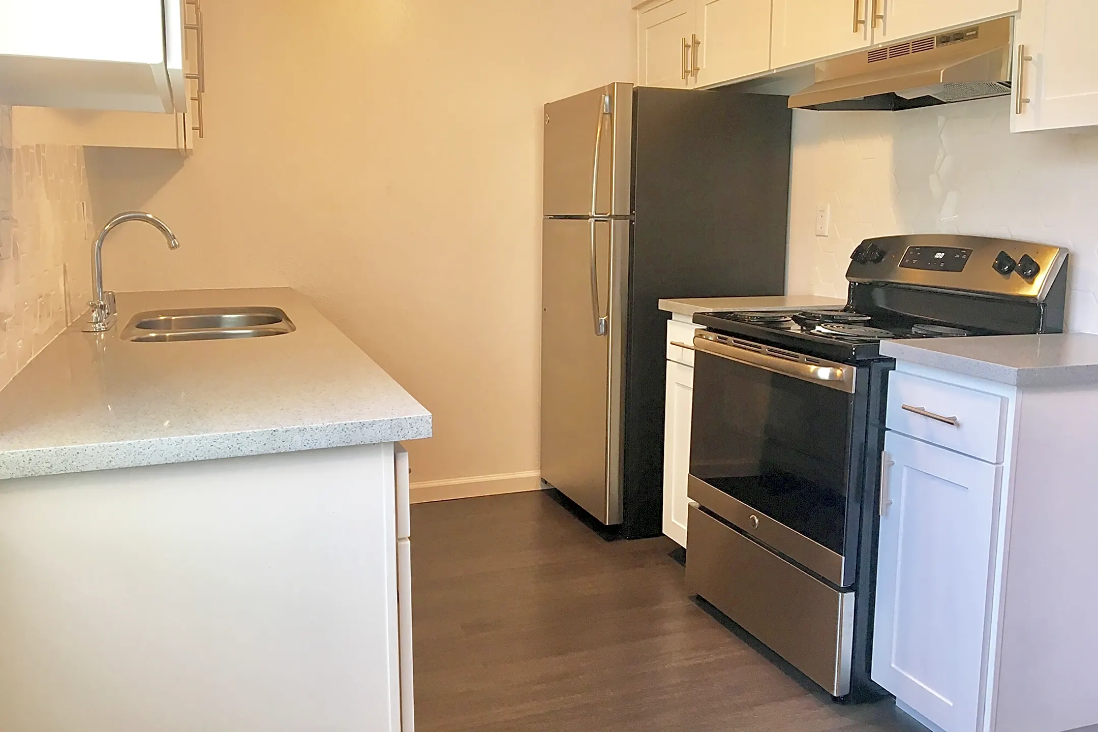 VivLeo Apartments 9160 Tuolumne Drive Sacramento, CA Apartments for