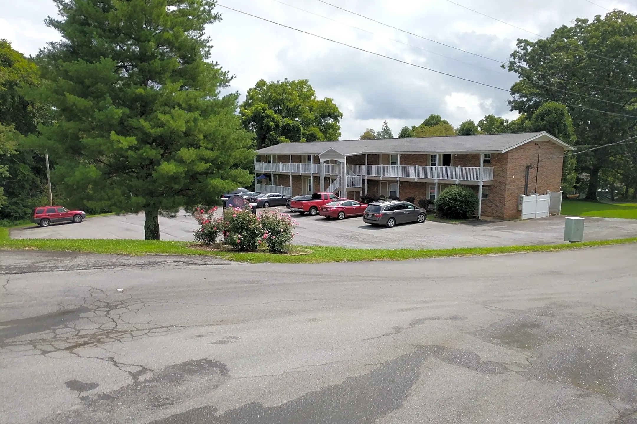 Kades Cove Apartments - Johnson City, TN 37604