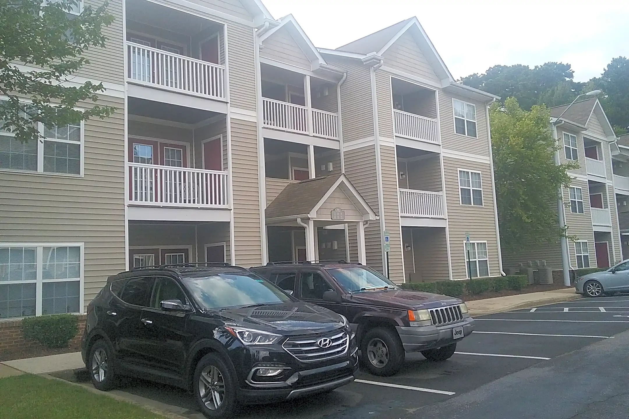 Chestnut Hills Apartments 111 Millchest Pl Raleigh, NC Apartments