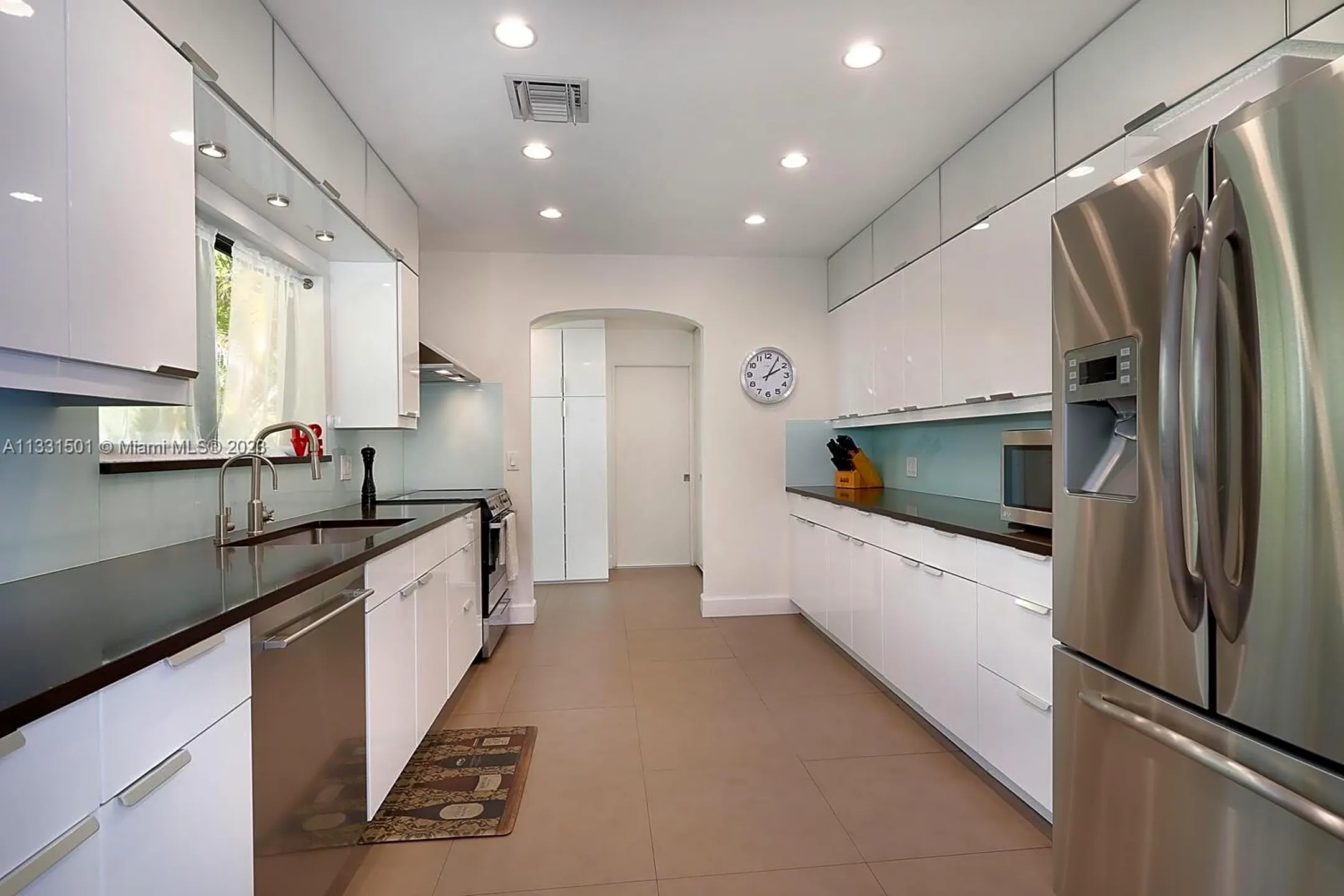 Kitchen - 4276 Nautilus Dr - Miami Beach, FL