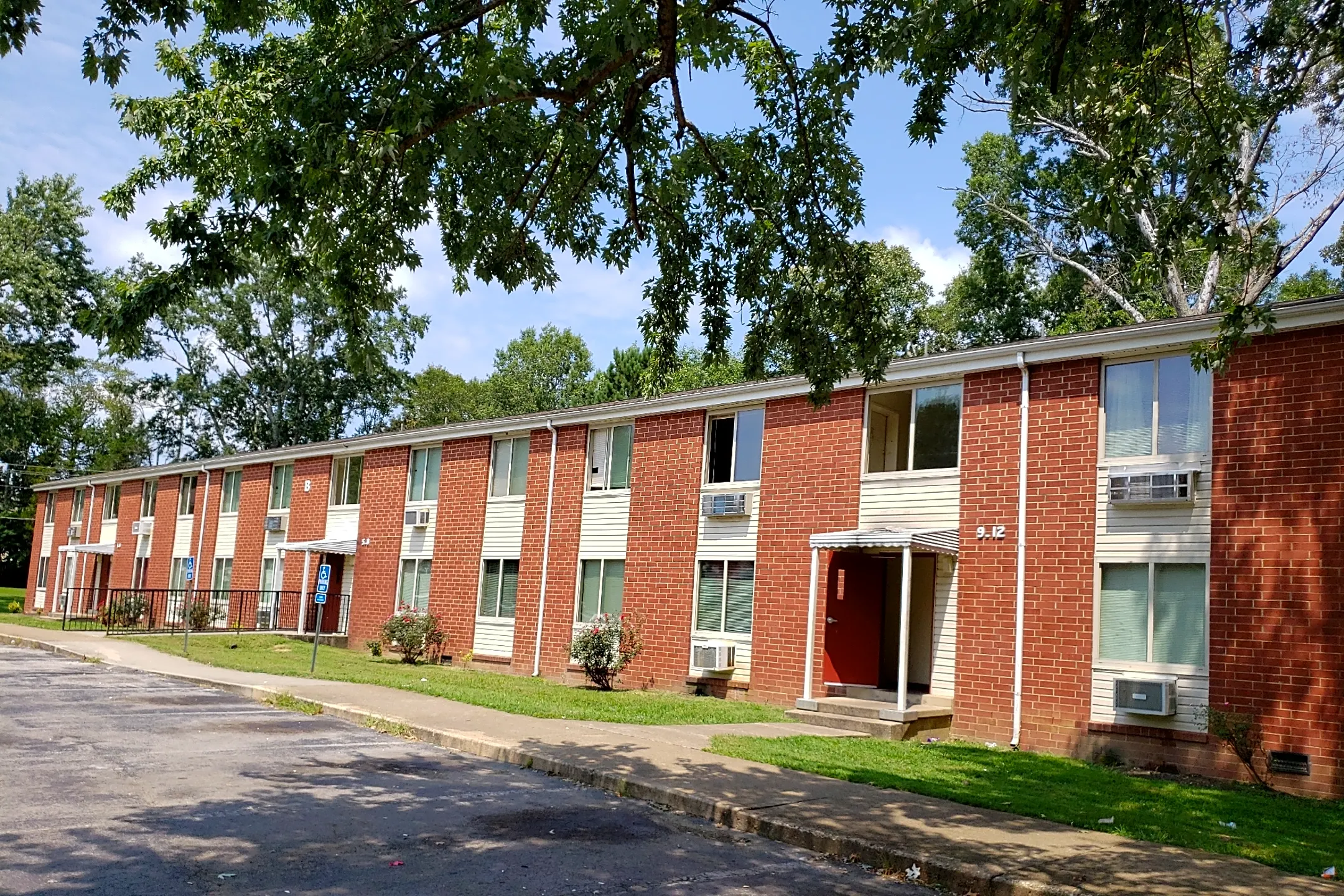 East Gate 131 Silver St Tullahoma, TN Apartments for Rent Rent.