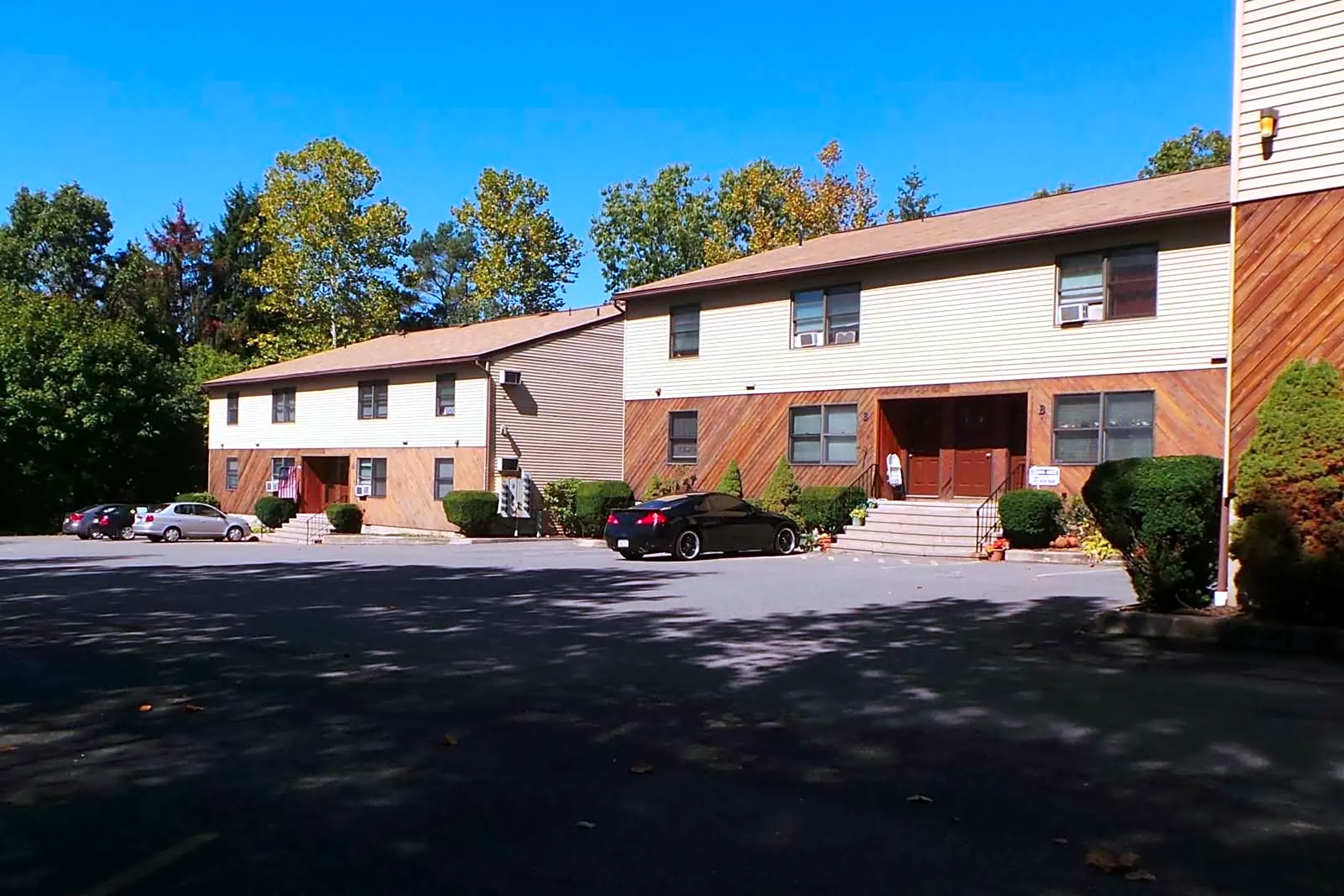 Building - Lakeside Manor Apartments - East Stroudsburg, PA