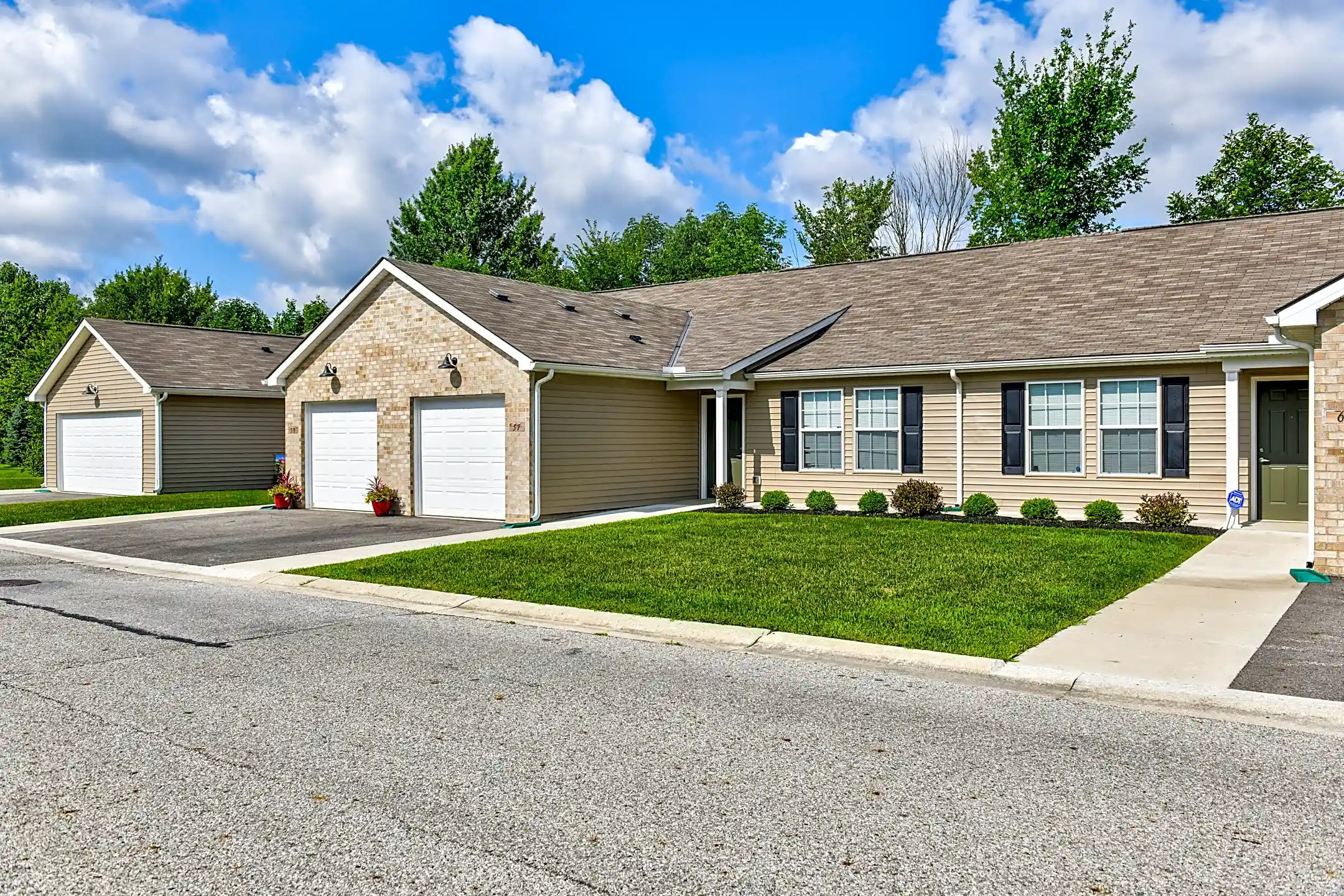 The Residences at Bedford Place 42 Hallowell Dr Blacklick, OH