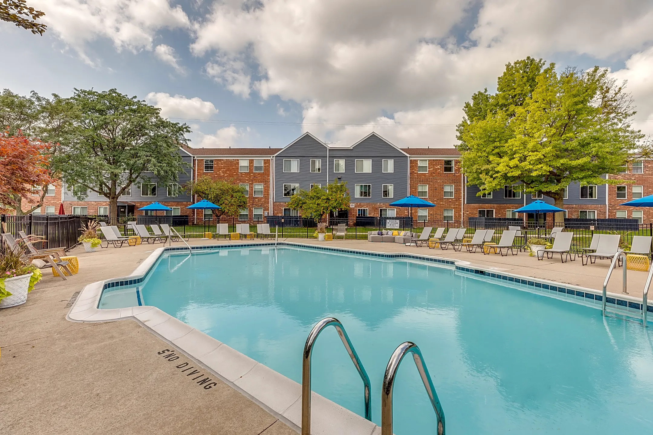 Pool - Spice Tree Apartments - Ann Arbor, MI