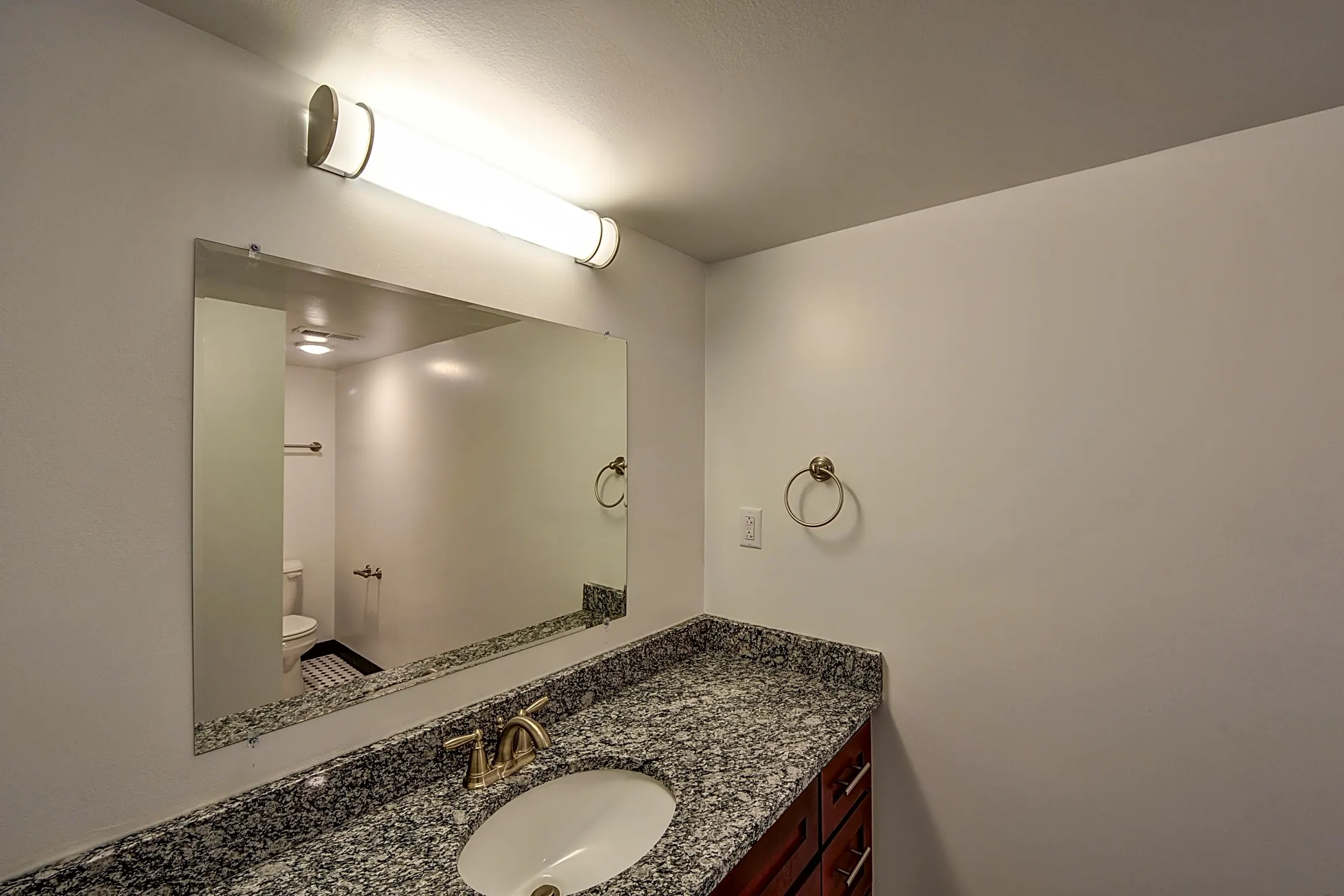 The Flats of Williamsburg Williamsburg, VA 23185