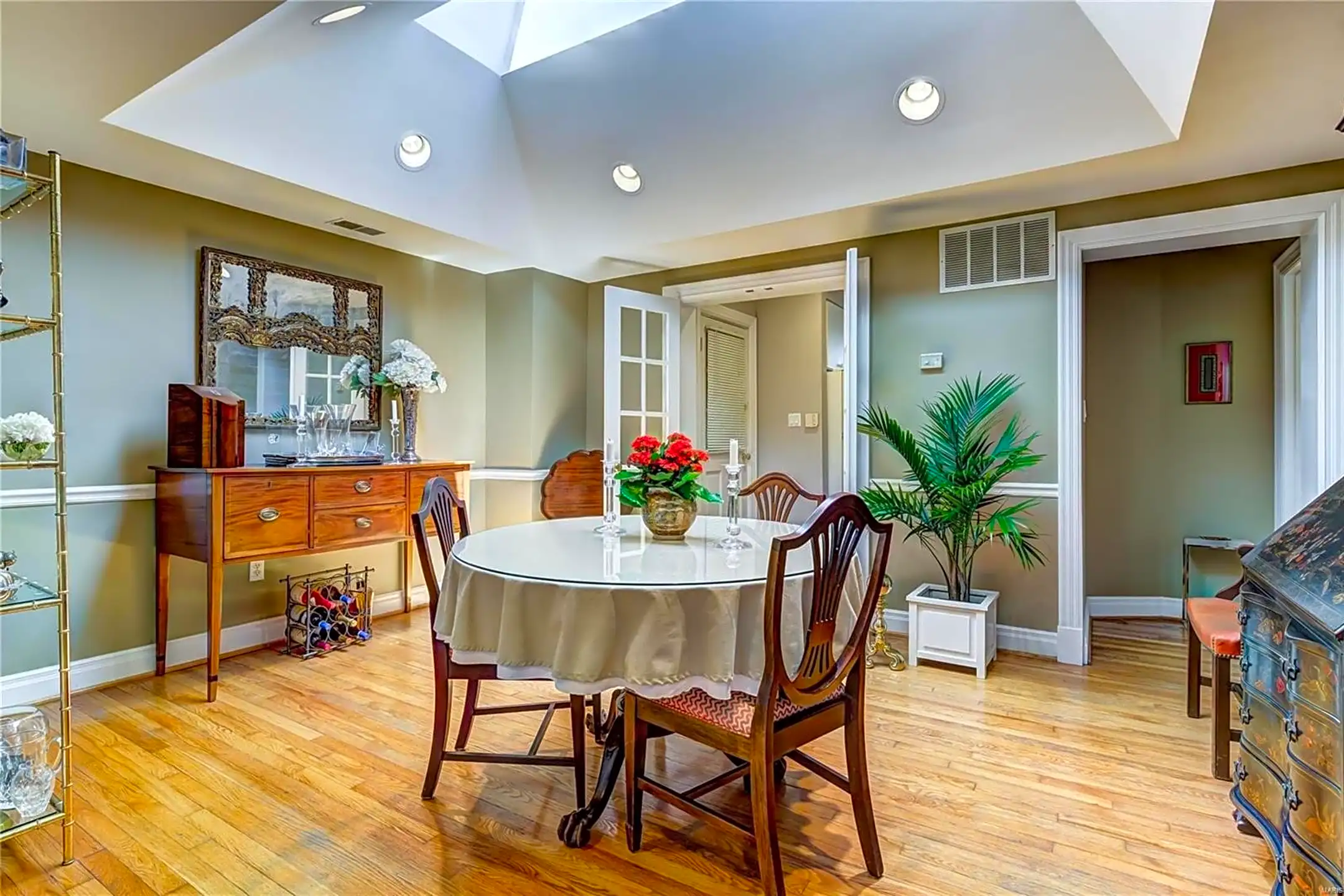 7331 Forsyth Blvd 2E Clayton, MO Condos for Rent Rent.