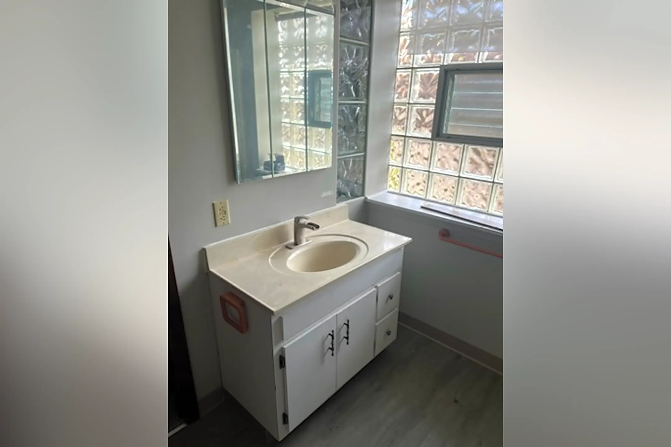 Bathroom - 272 Cedar St - Pittsburgh, PA