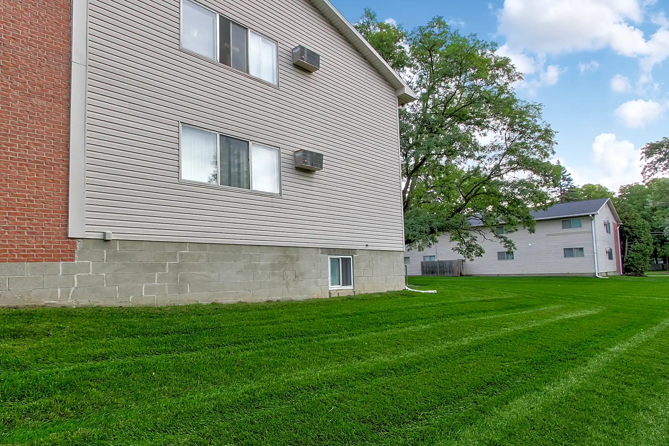 Meridian Apartments 5890 Marsh Rd Haslett, MI Apartments for Rent