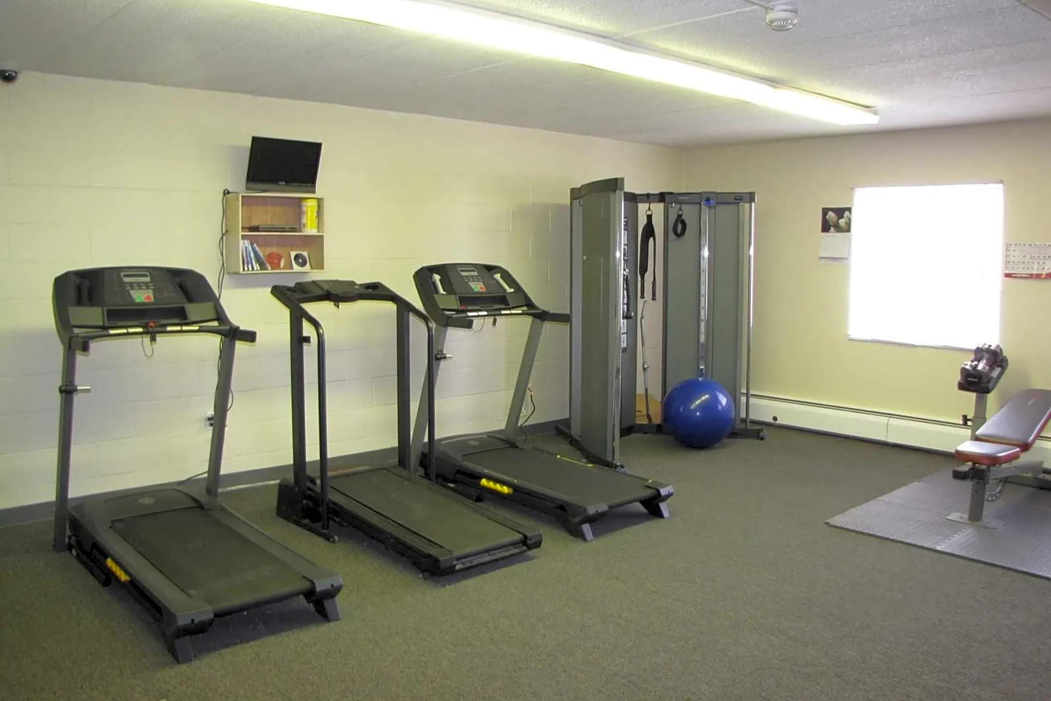 Fitness Weight Room - Ashland Manor - Toledo, OH