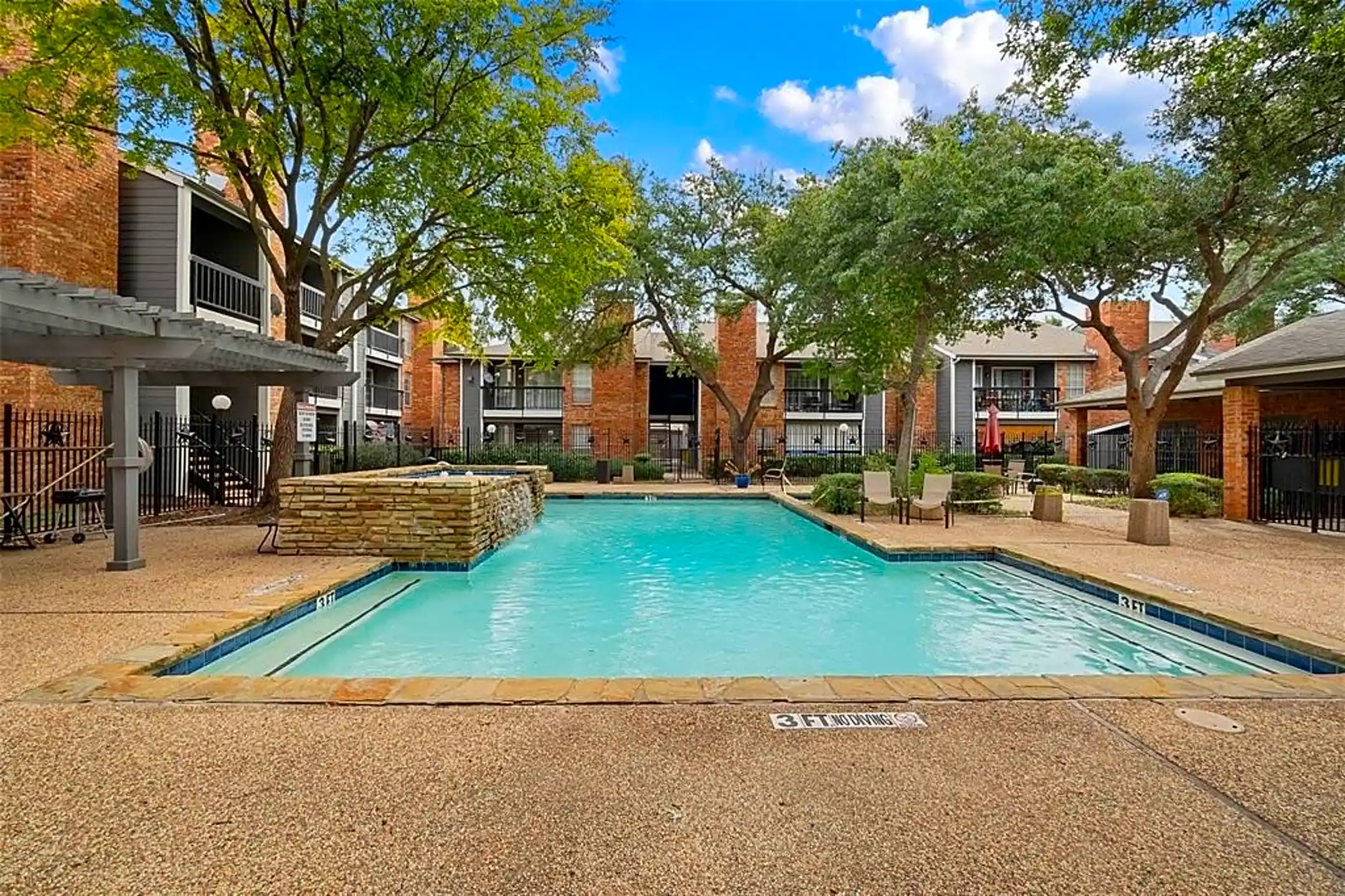 18333 Roehampton Dr 1024 Condos Dallas, TX 75252