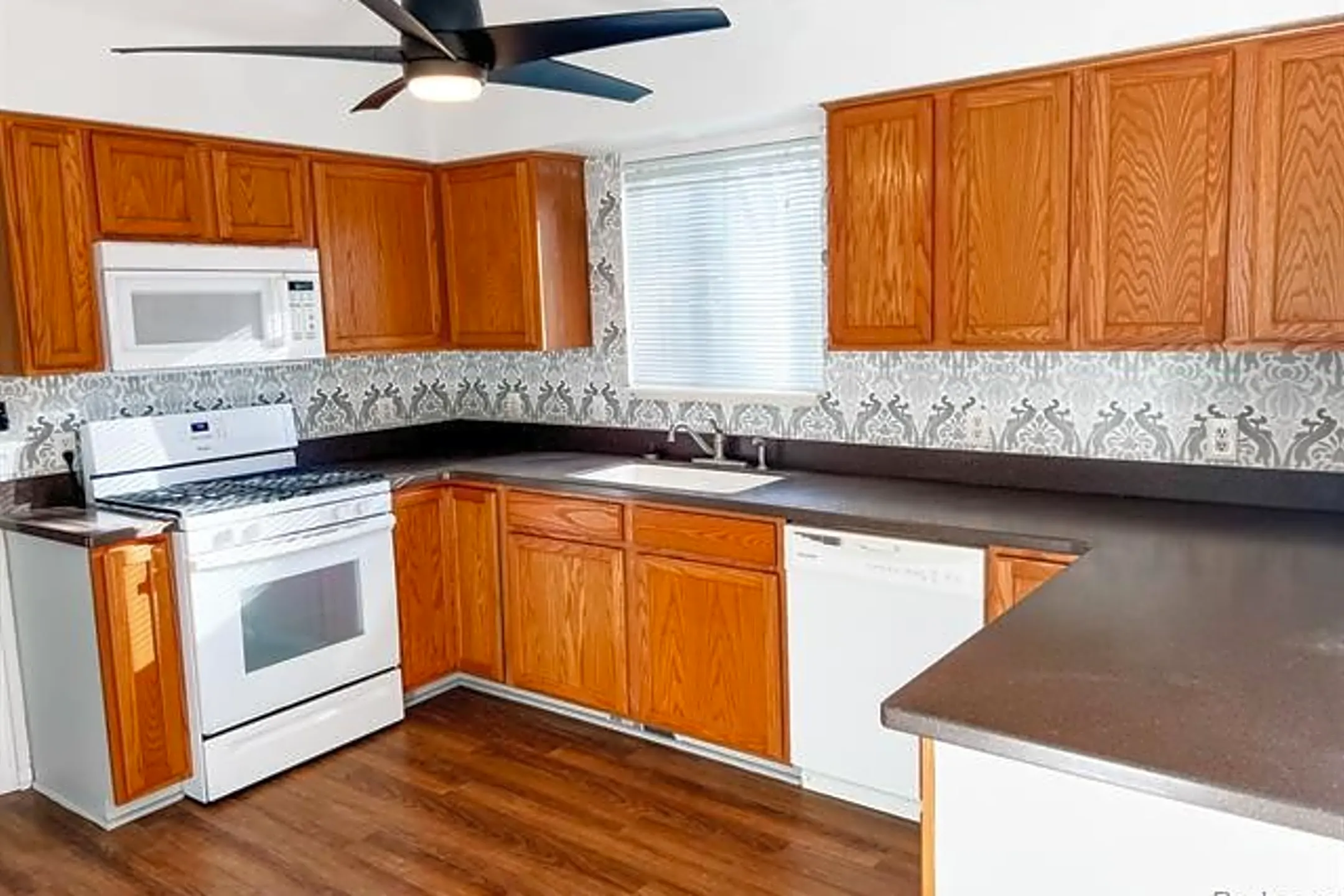 1104 E Oak Dr Fenton, MI Condos for Rent Rent.