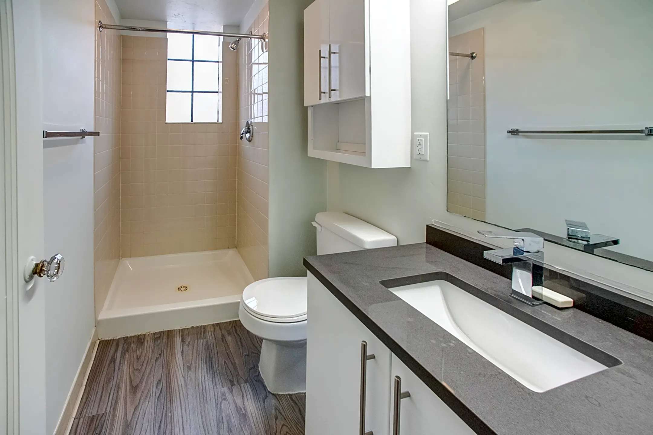 Bathroom - Cambridge Oxford Apartments - New Haven, CT
