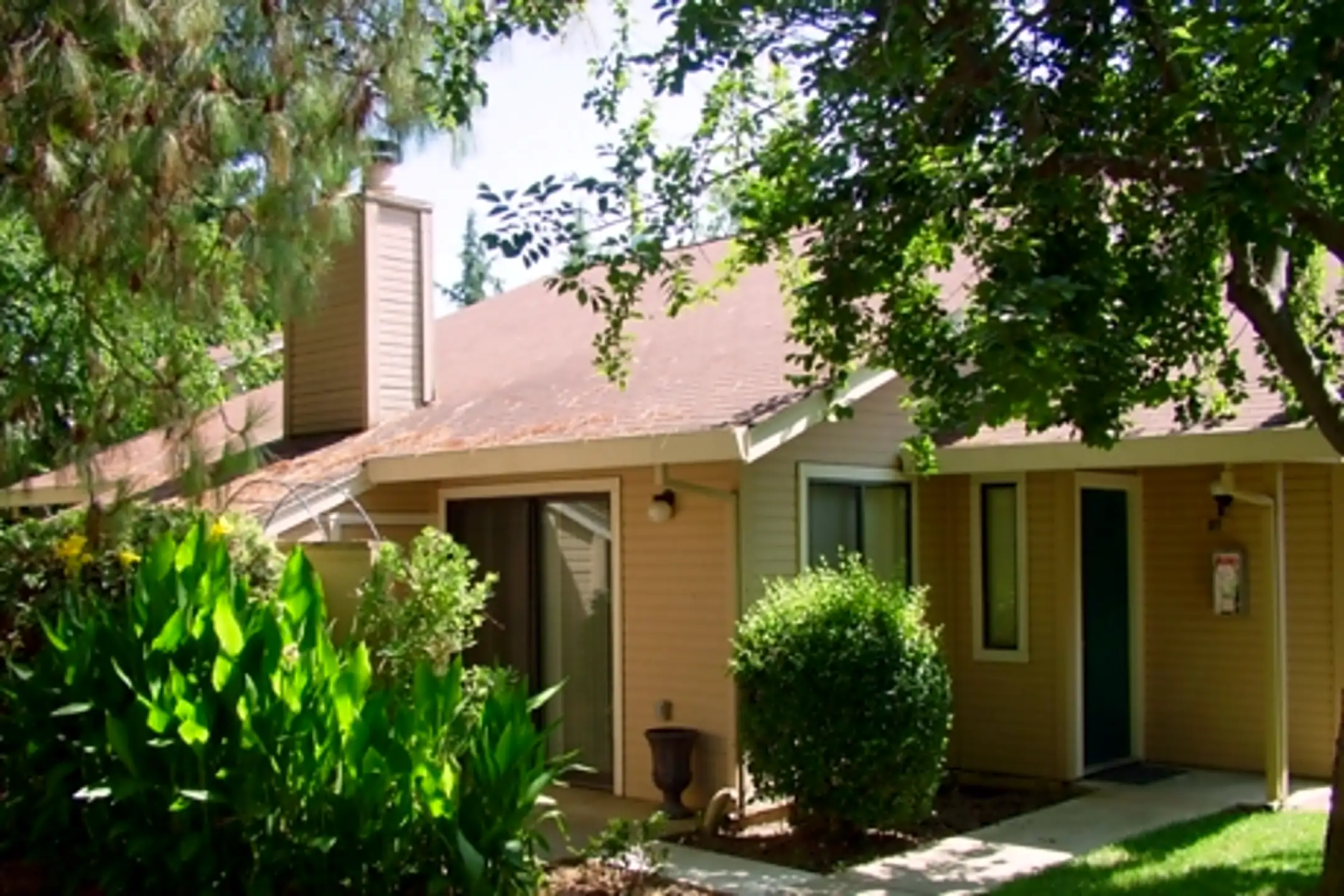 Lincoln Place Apartments 901 Lincoln Rd Yuba City, CA Apartments