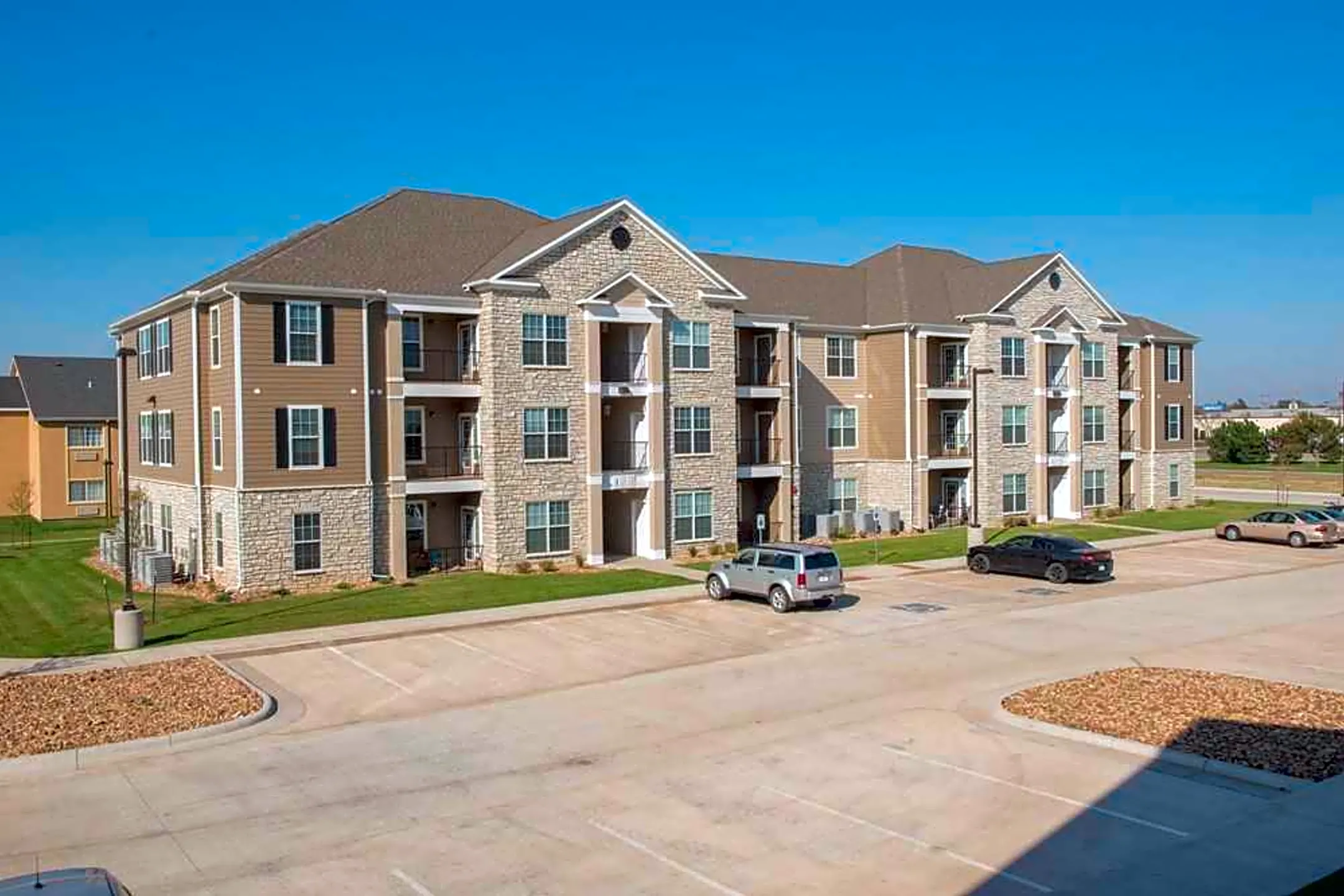 The Reserves at Trail Ridge Apartments 811 Grant St Great Bend, KS