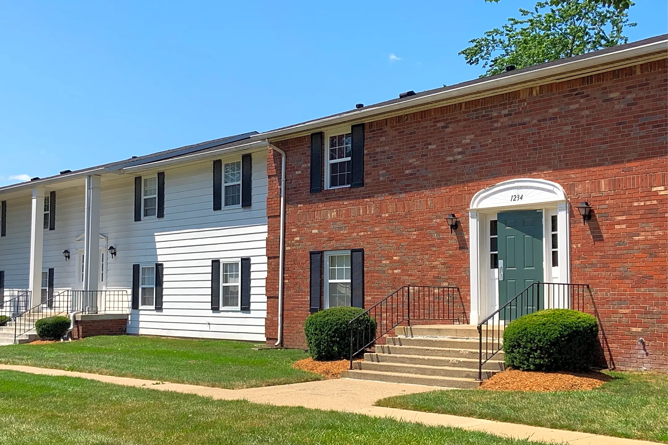 Carriage House West Apartments - Indianapolis, IN 46224