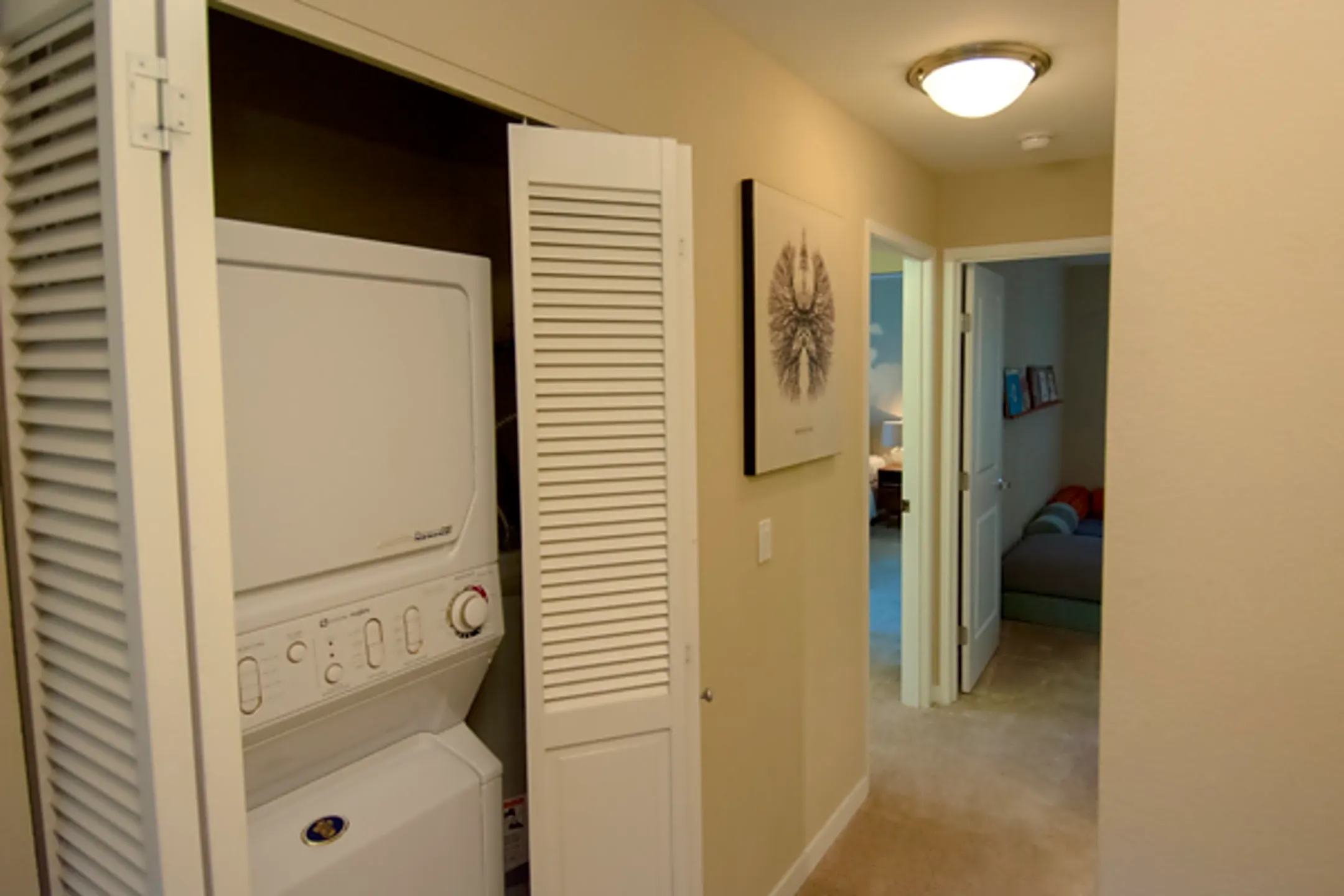 The Lakes Apartments 14760 NE 40th St Bellevue, WA Apartments for