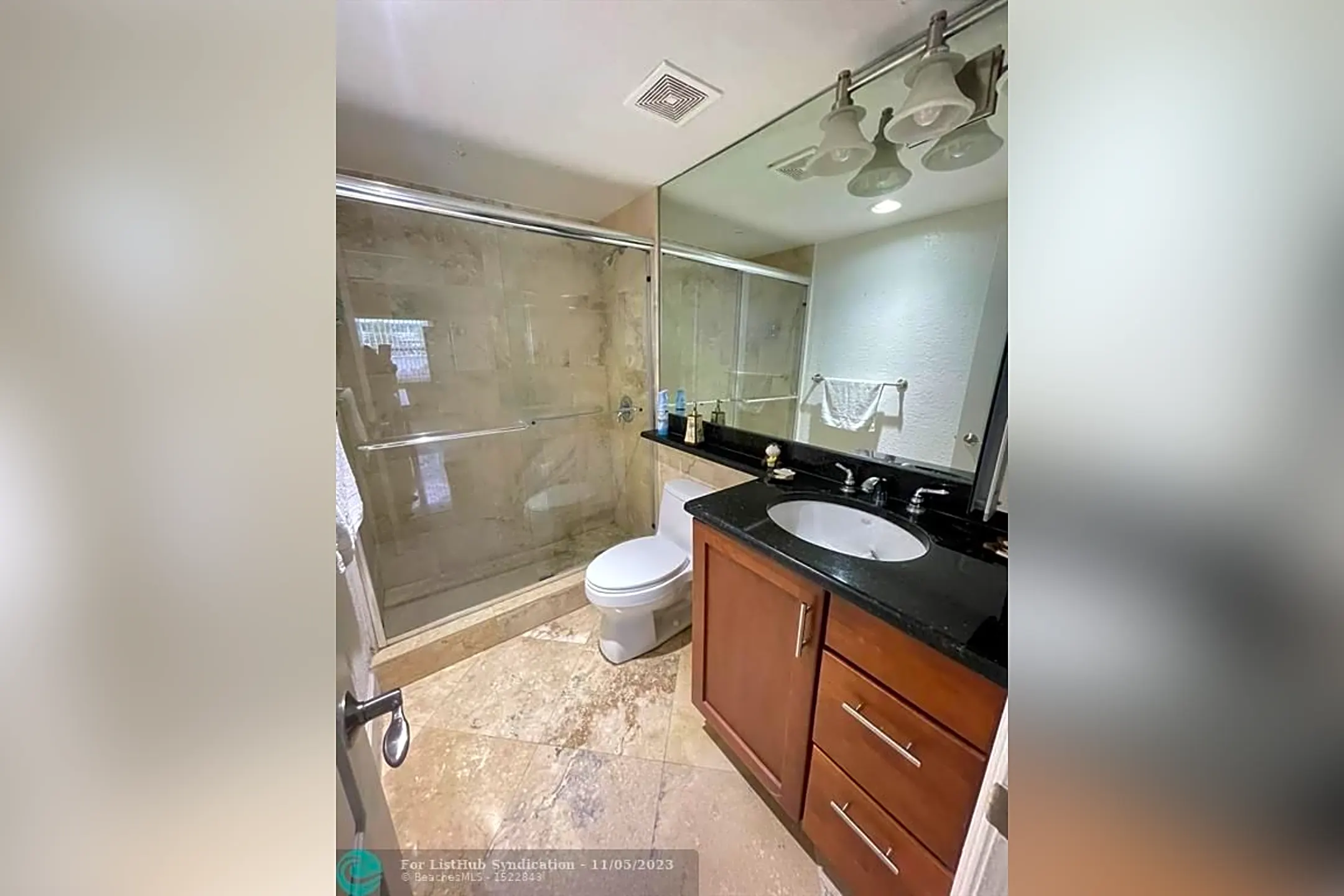 Bathroom - 2900 NE 30th St #M1 - Fort Lauderdale, FL