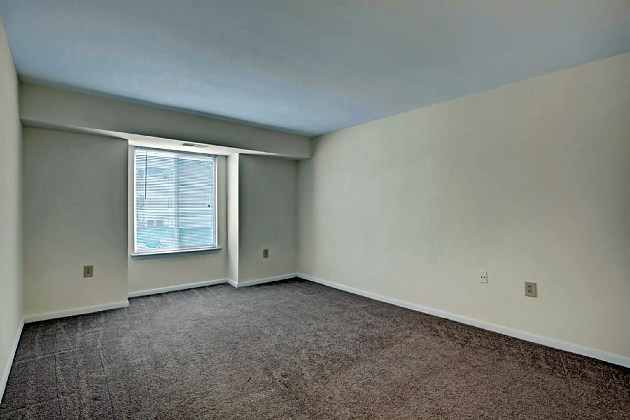 Ridgeview Apartments 800 S Burning Tree Dr Westminster, MD