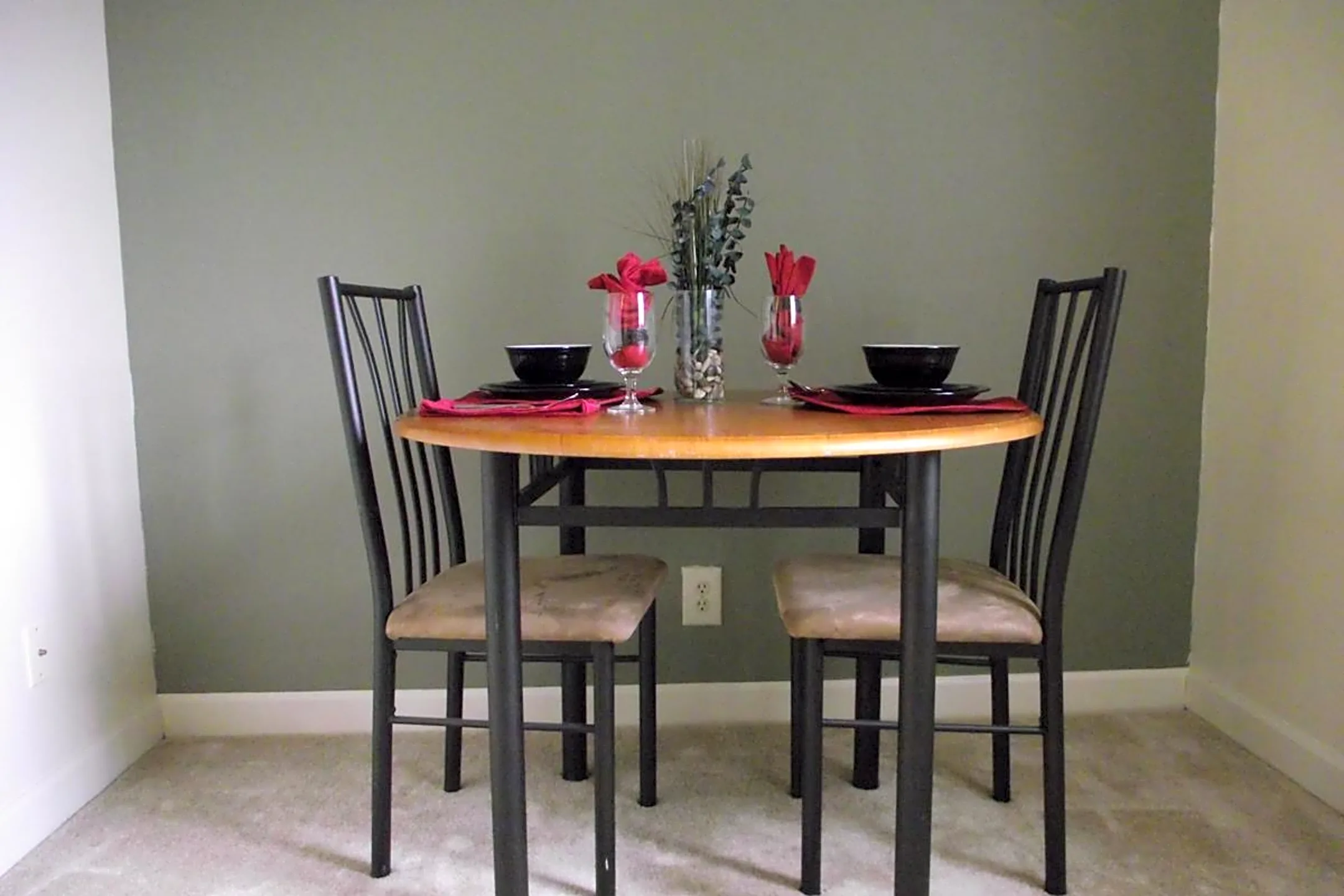 Southwyck Hills Apartments 114 N Hills Ct Danville, VA Apartments