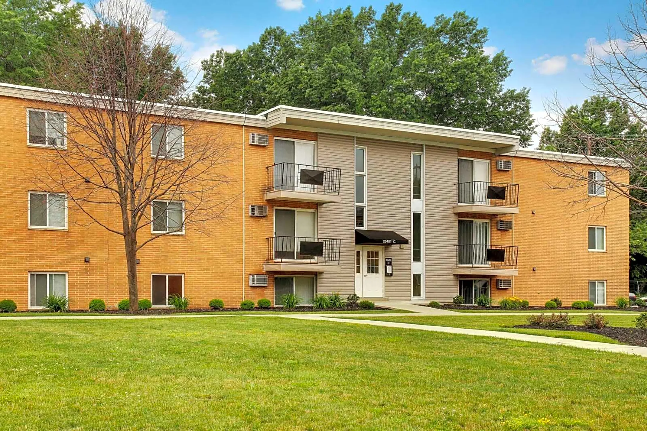 Lakeland Terrace Apartments - Euclid, OH 44132