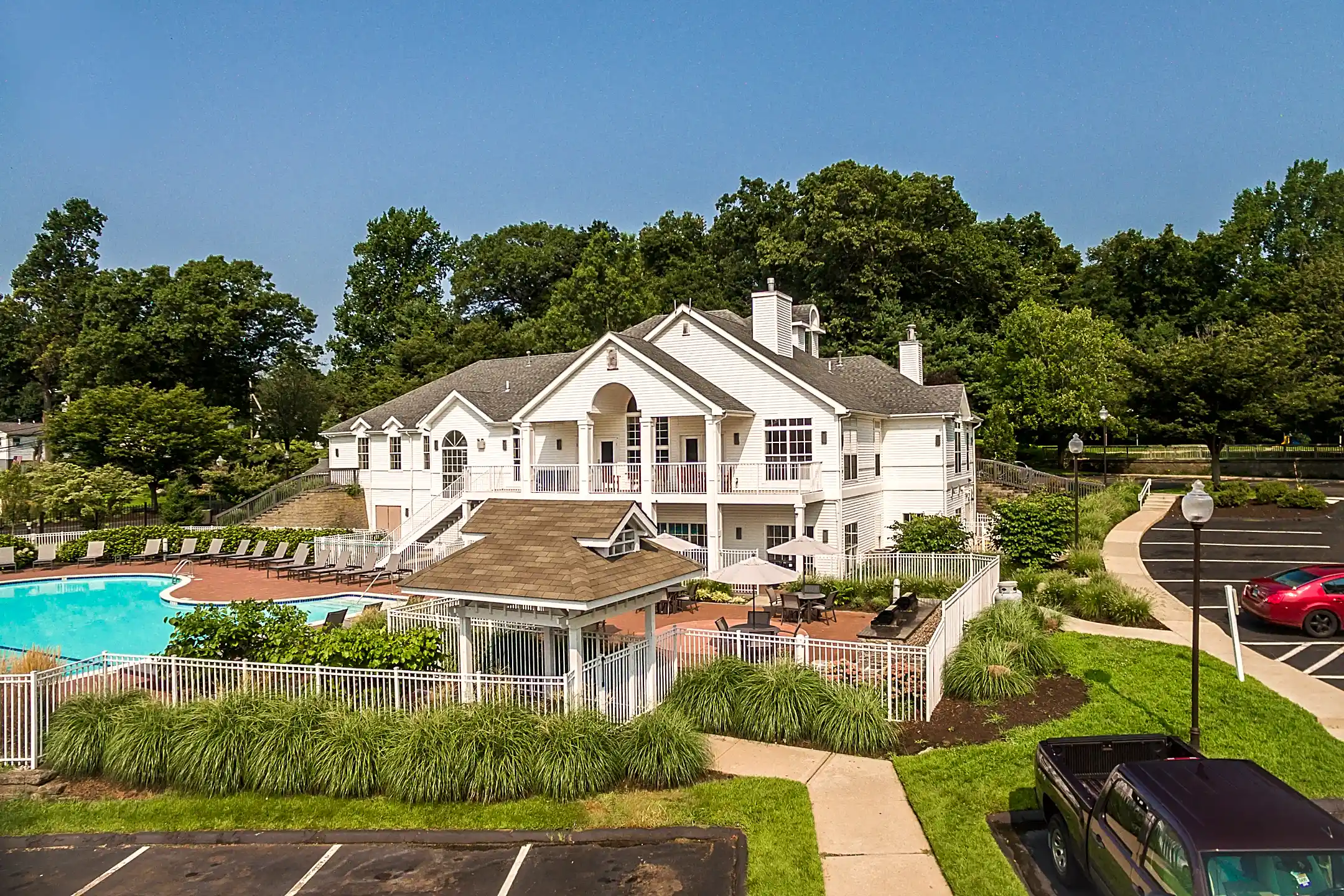 The Royce at Trumbull 100 Avalon Gates Trumbull, CT Apartments for