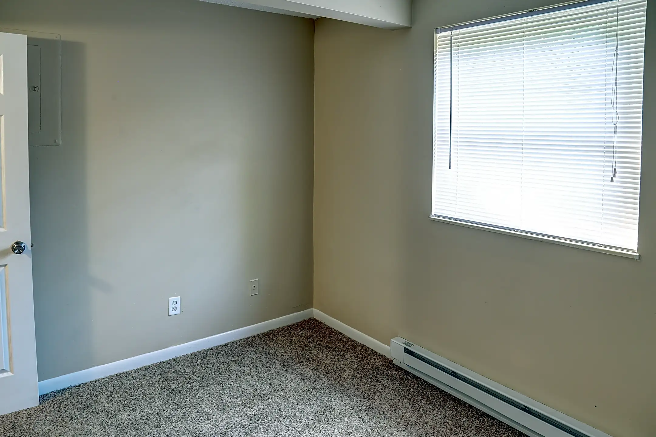 Meadowbrook Apartments Burlington, KY 41005