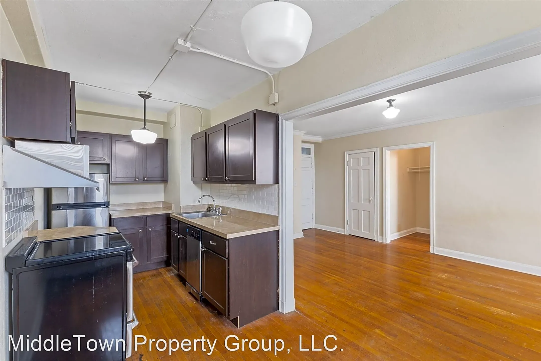 PICCADILLY APARTMENTS 28 E 16th St Indianapolis, IN Apartments for