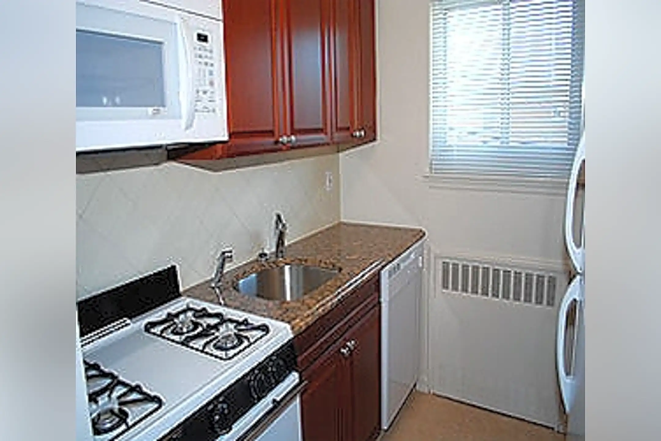 Wildwood & Soundview Garden Apartments Soundview Drive Port Washington, NY Apartments for