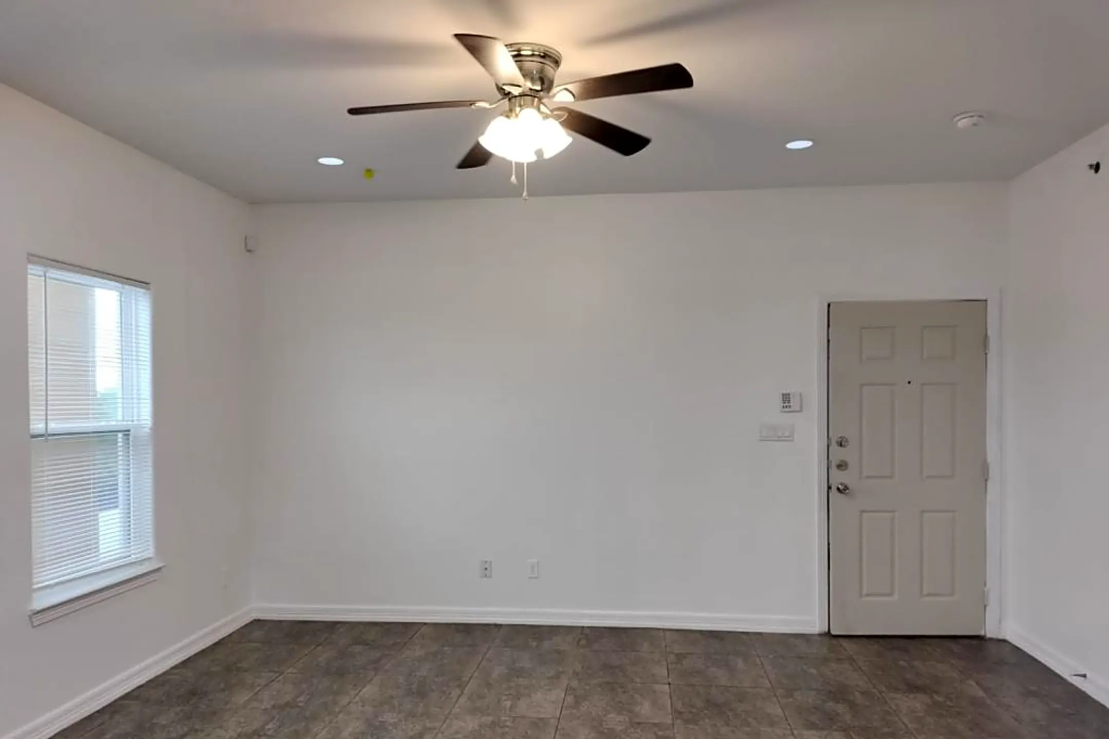 300 Sylvia Handy Dr 300 Sylvia Handy Dr unit 107 Elsa, TX