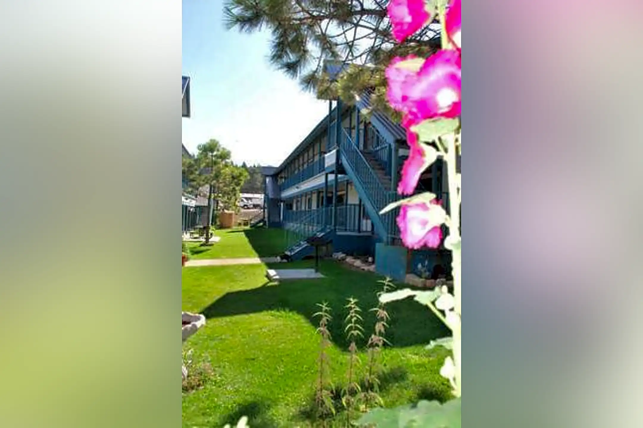 Sacramento Apartments 96 Glorietta Avenue Cloudcroft, NM Apartments