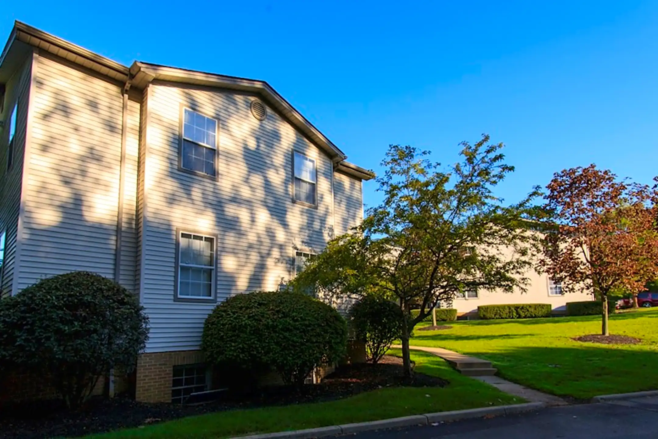 Applecrest Village 6003 Applecrest Ct Boardman, OH Apartments for