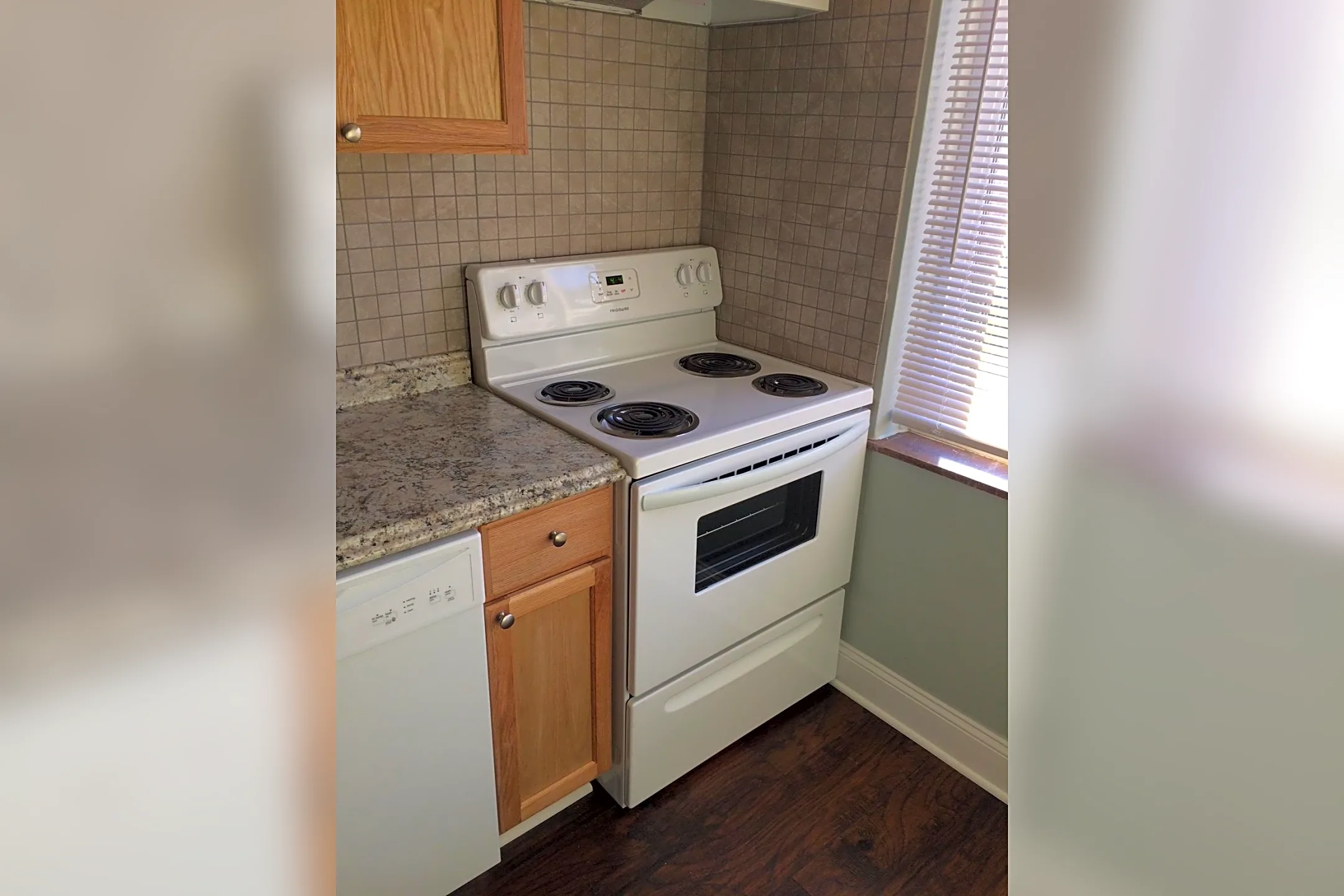 Kitchen - Lawn Village Apartments and Townhomes - Fairview Park, OH