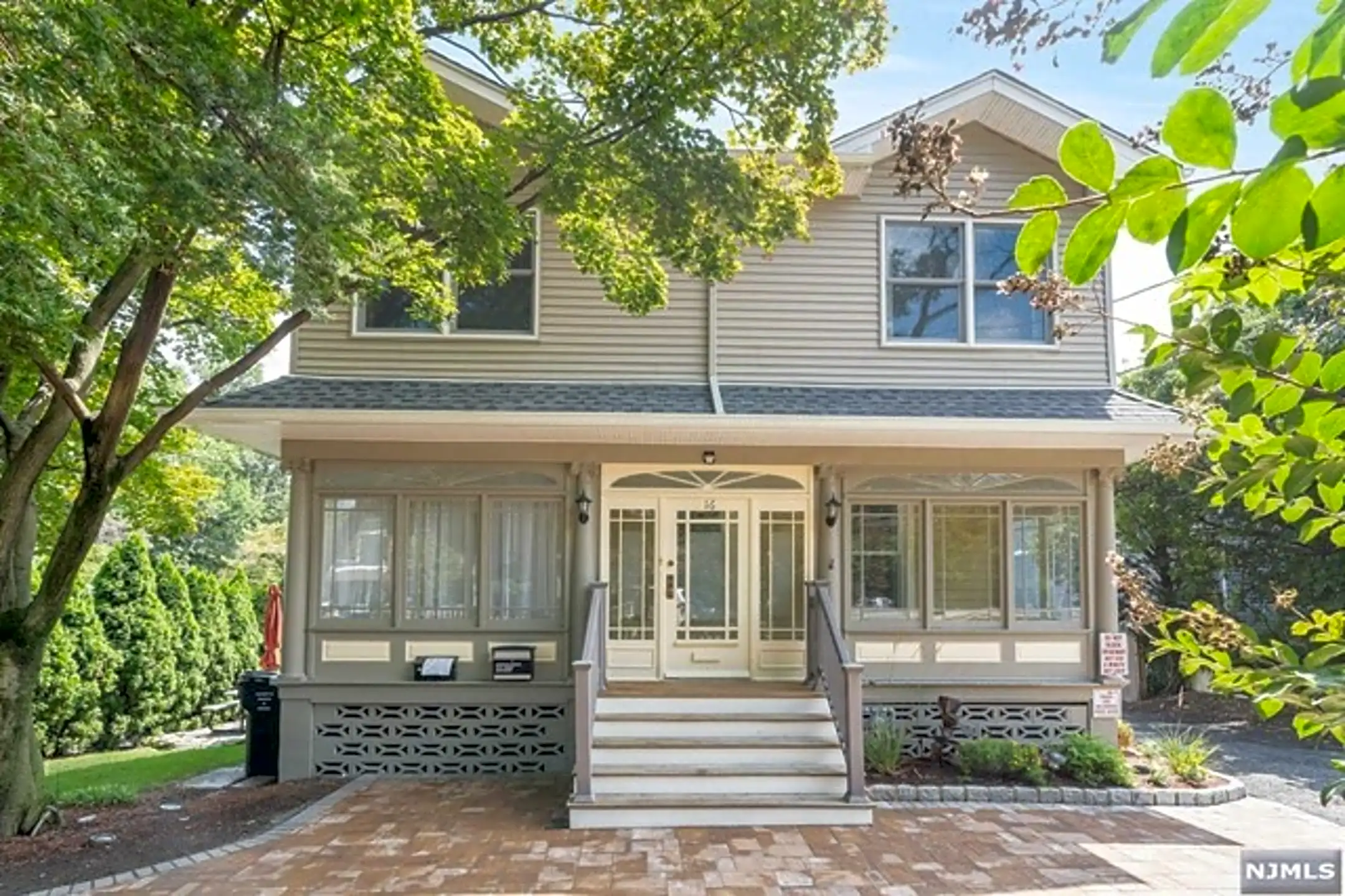 Building - 16 N Farview Ave - Paramus, NJ