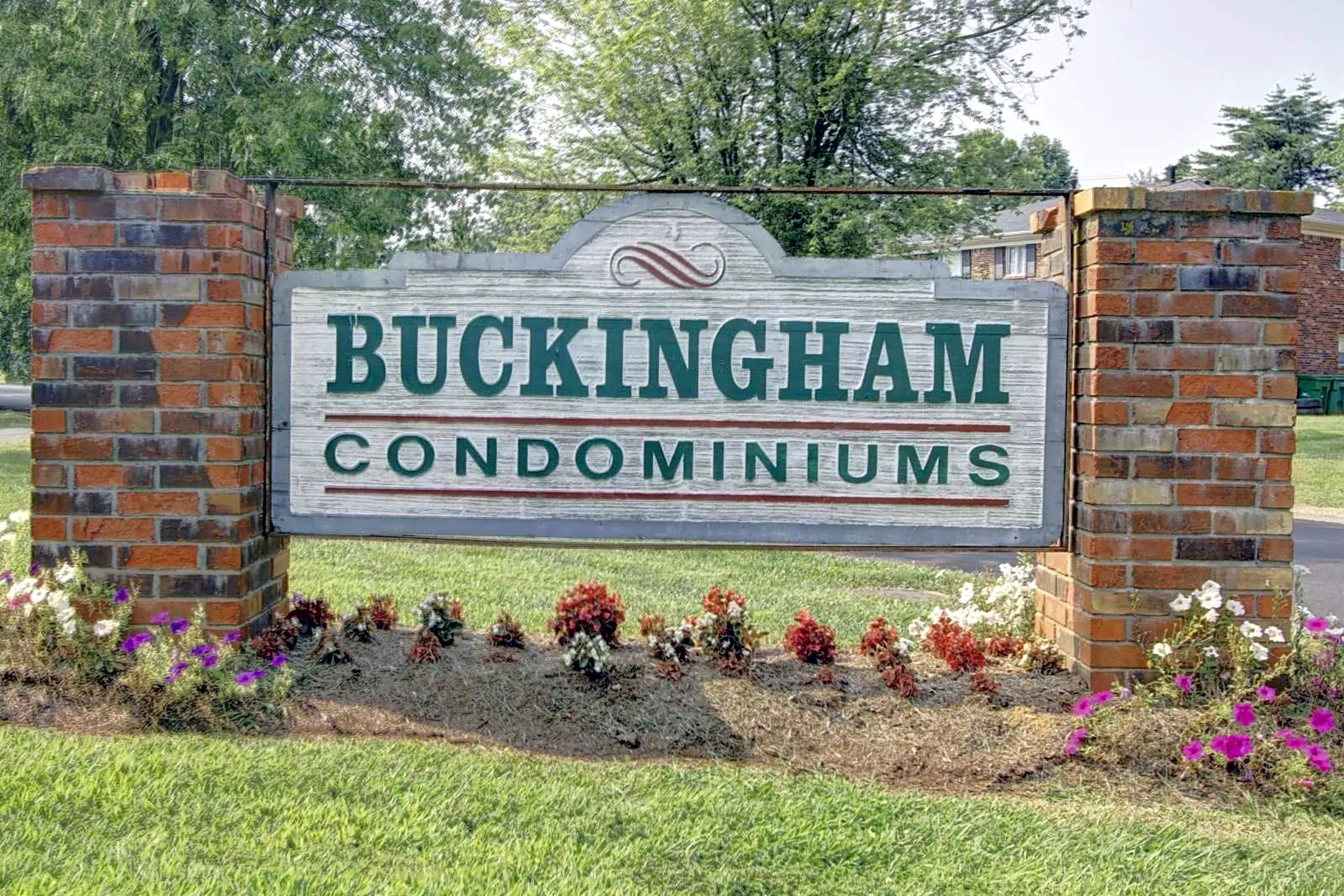 Building - Buckingham Apartments - Elizabethtown, KY