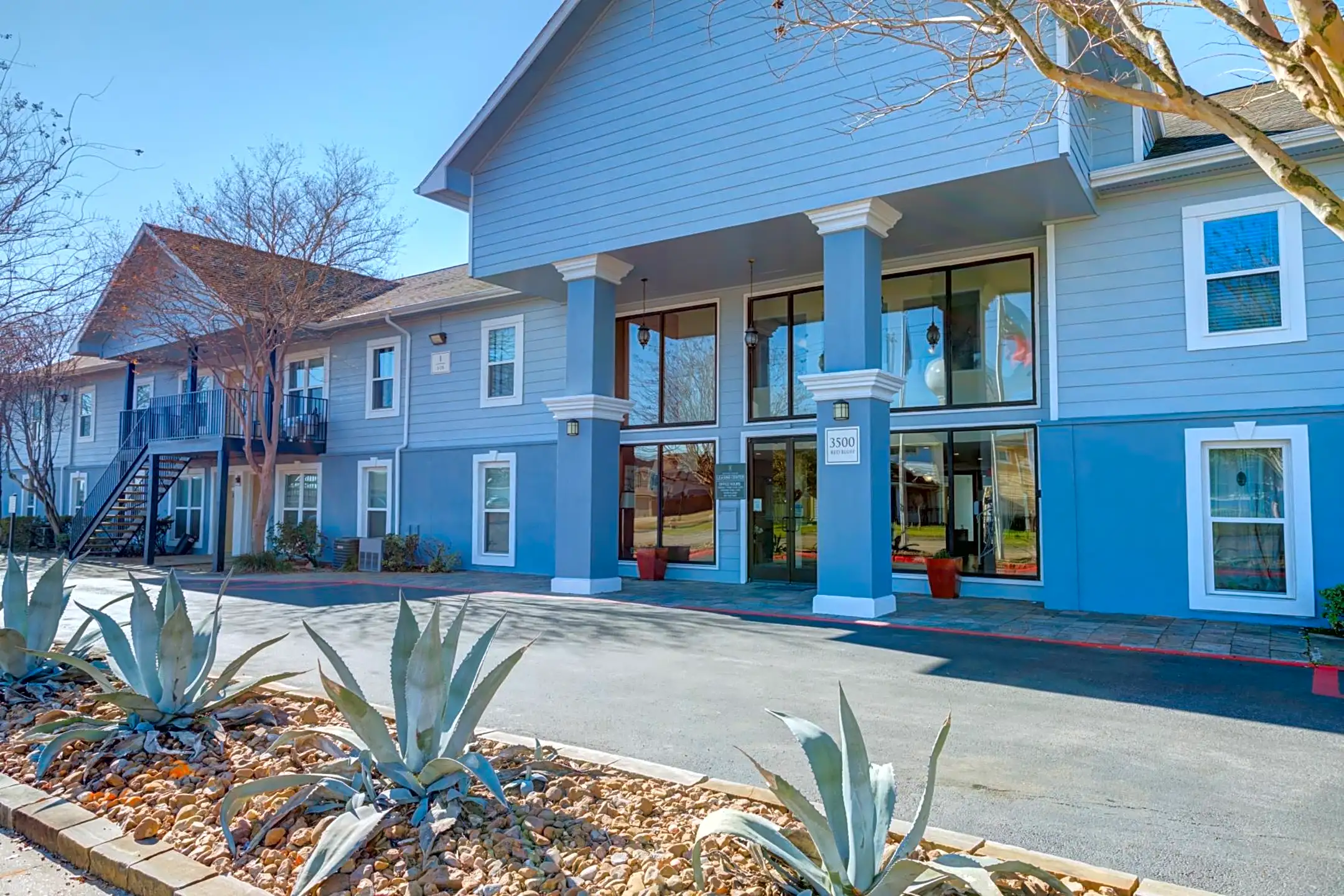 The Life at Beverly Palms 3500 Red Bluff Rd Pasadena, TX Apartments